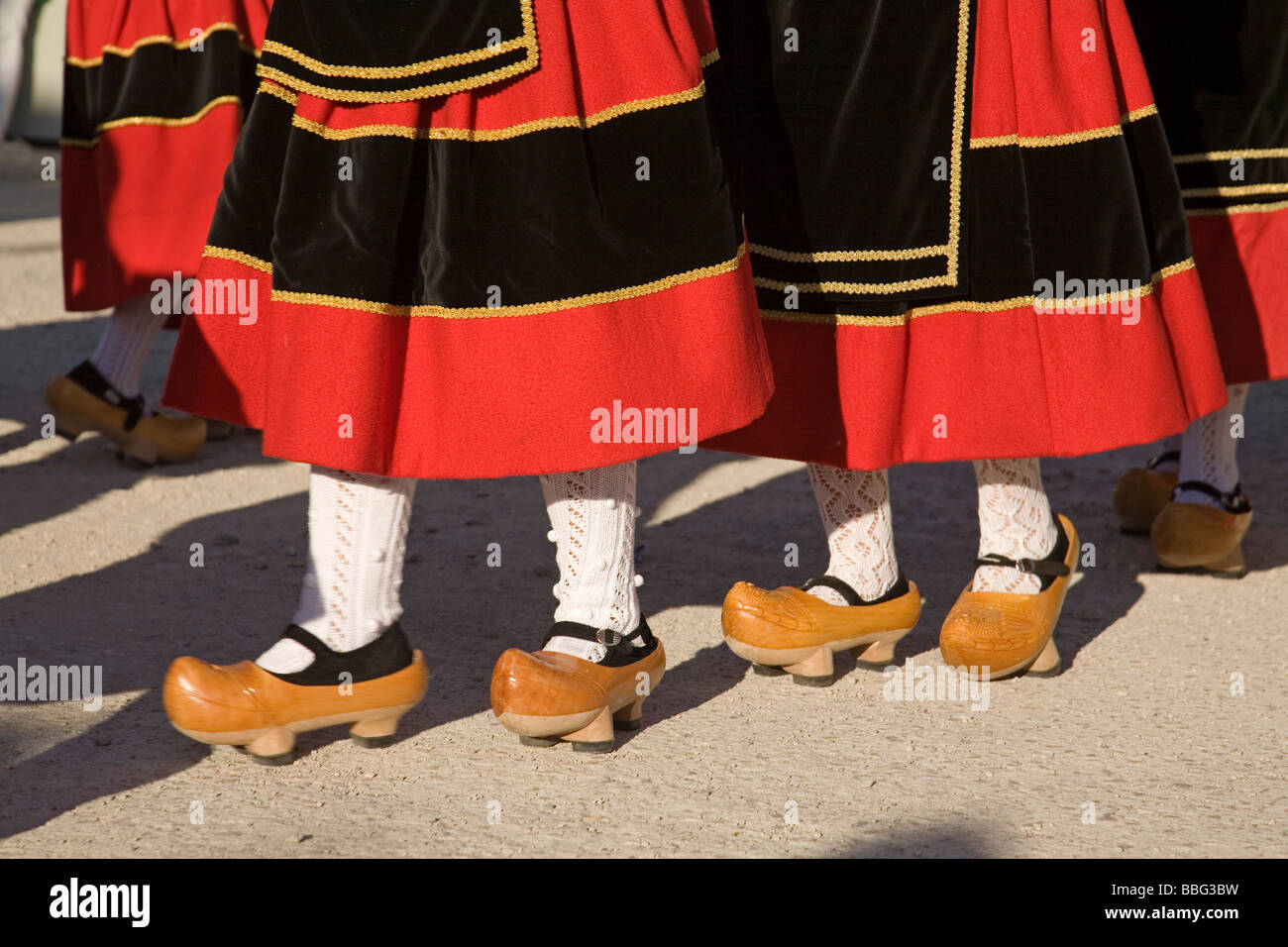 Danze popolari nella festa di San Roque Villasante de Montija Burgos Castilla Leon Spagna Foto Stock