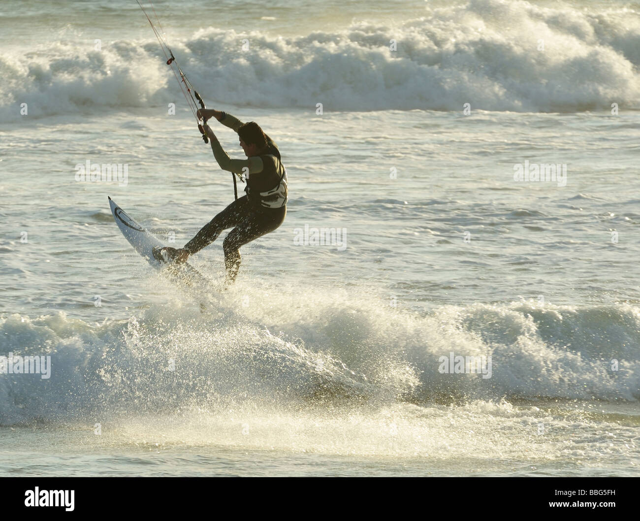 Kite surf al tramonto, Huntington Beach Waterfront CA Foto Stock