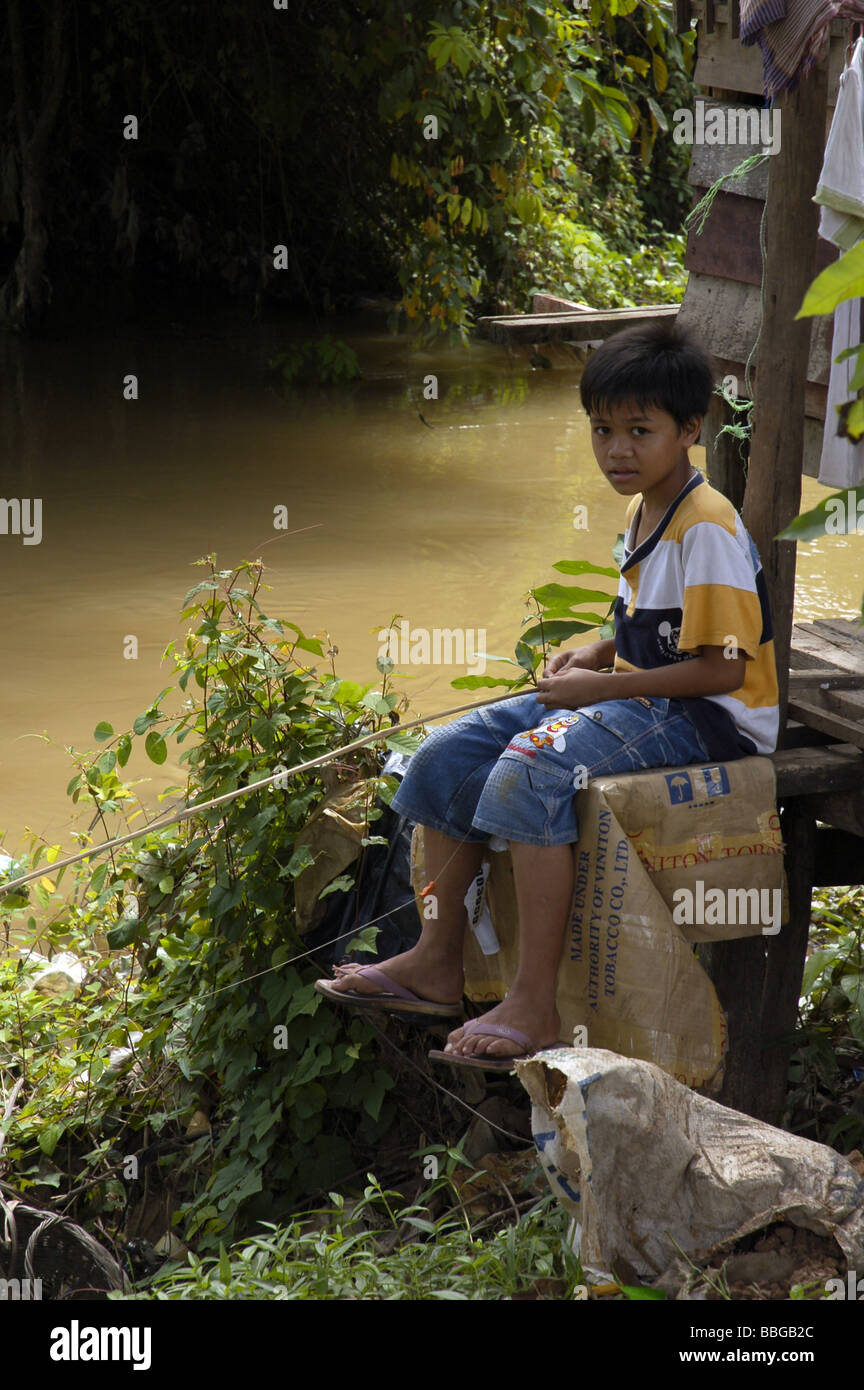 Kid fishing cambodia immagini e fotografie stock ad alta risoluzione - Alamy