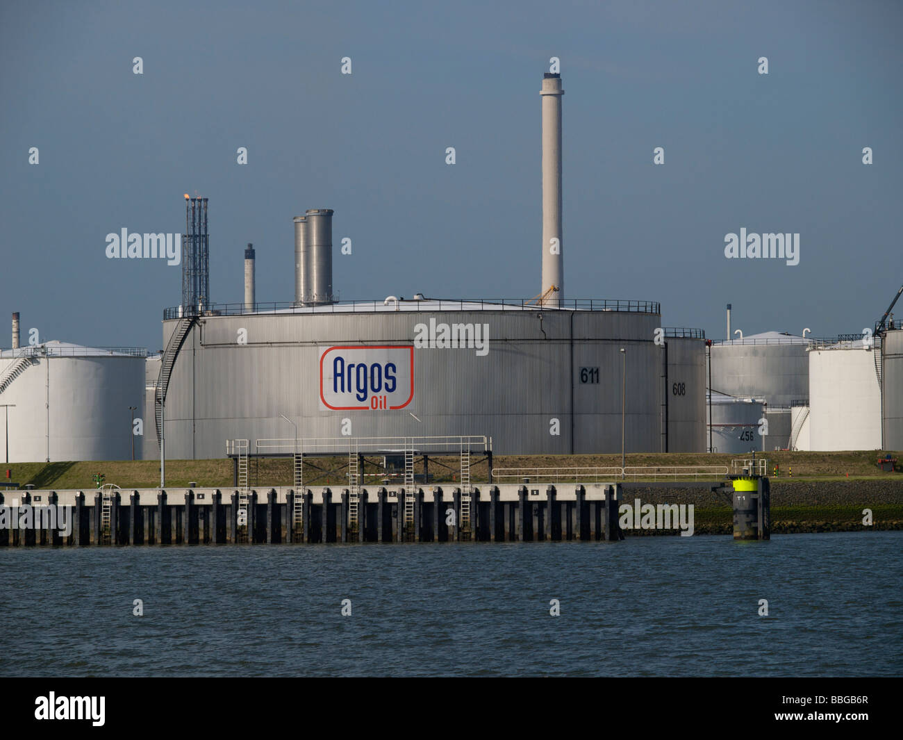 Olio di Argos serbatoi di accumulo carburante in Rotterdam Zuid Holland Olanda Foto Stock