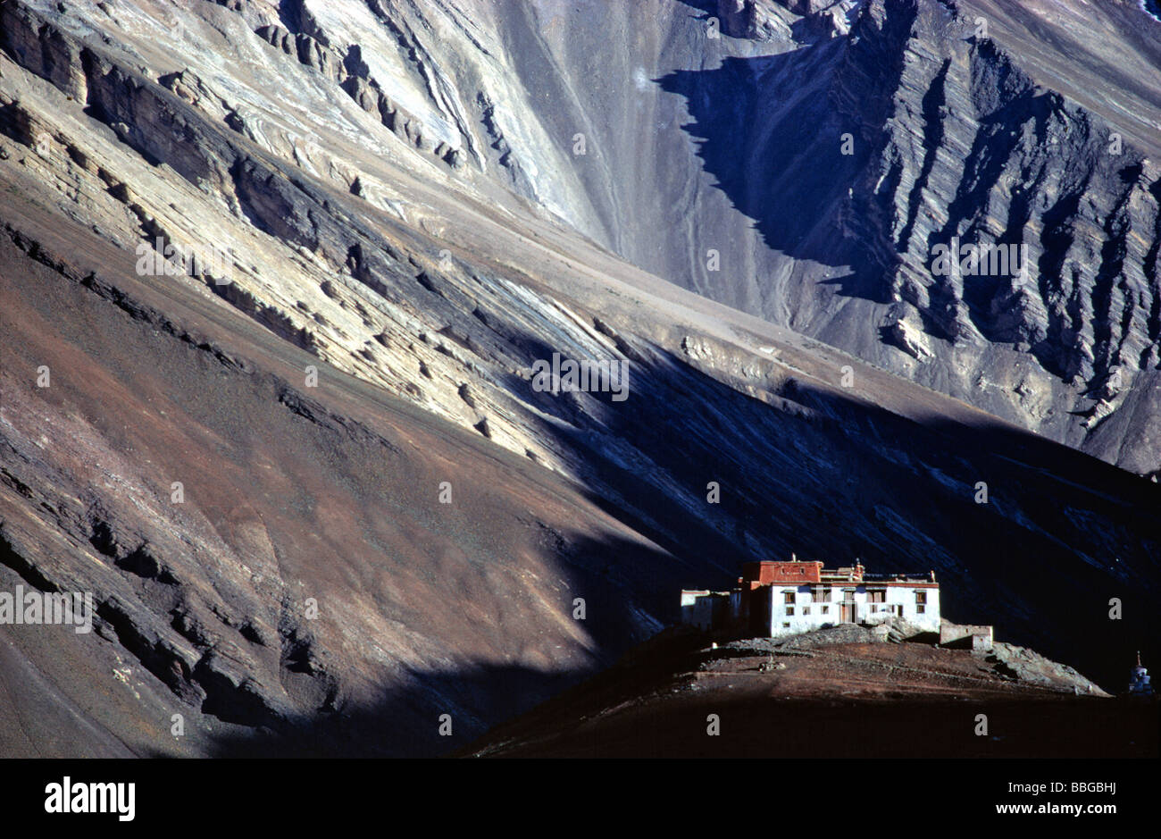 Rangdom Gompa è sopraffatte dalla imponente ombra dell'Himalaya in Zanskar Valley India Foto Stock