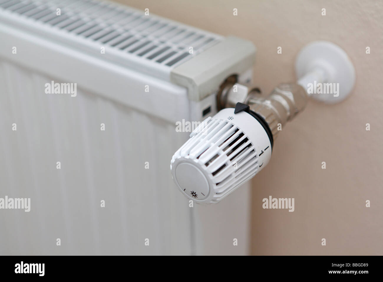 Il radiatore con termostato Foto Stock