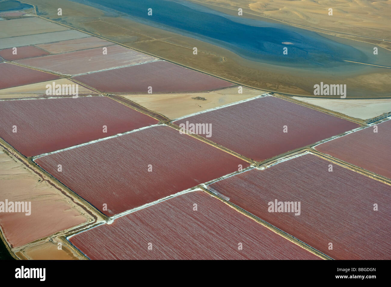 Saline vicino a Walvis Bay, fotografia aerea, Namibia, Africa Foto Stock