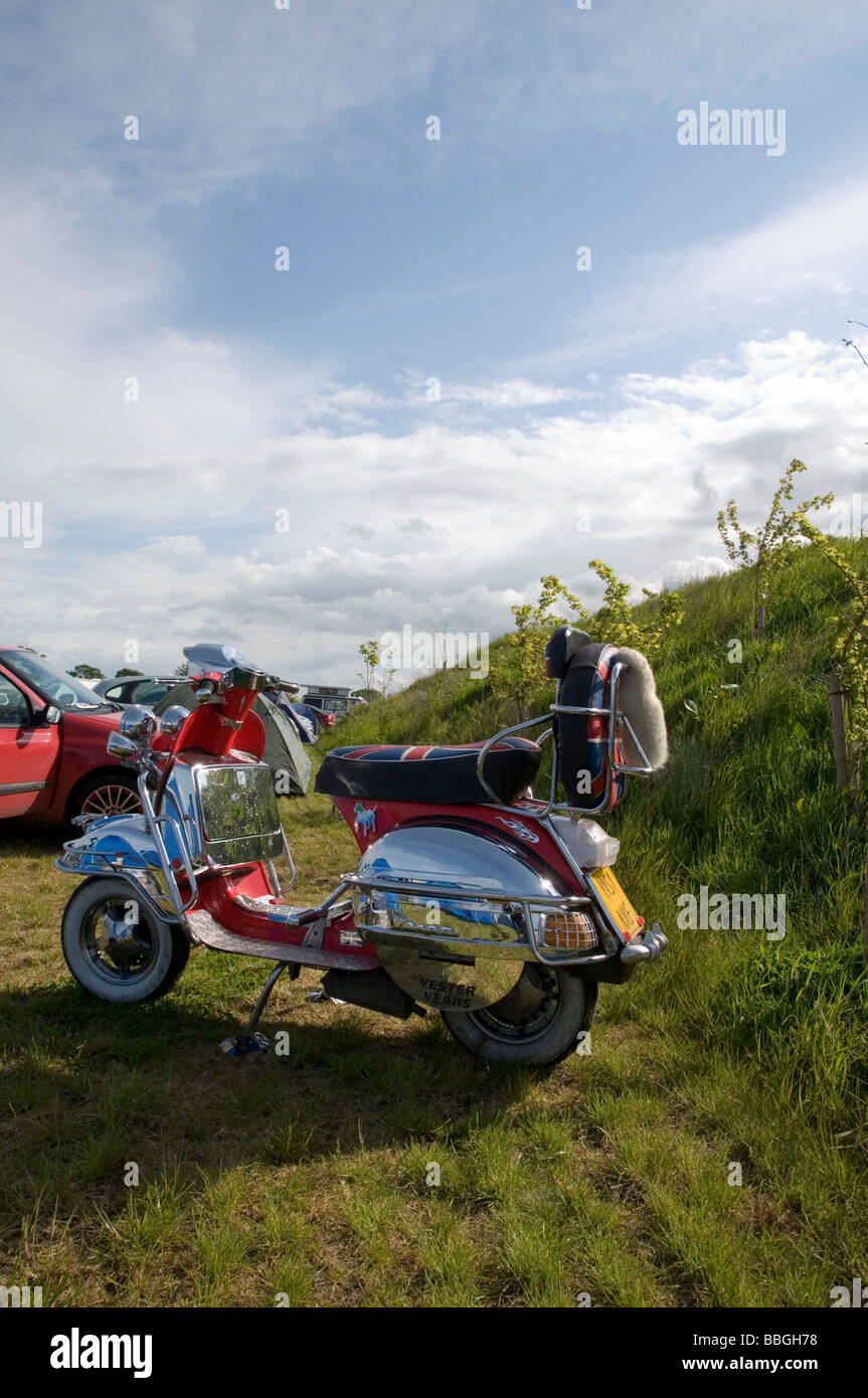 Scooter in festival campeggio presso la Northern Soul Weekender modernista, Newton su Derwent, York, North Yorkshire Foto Stock