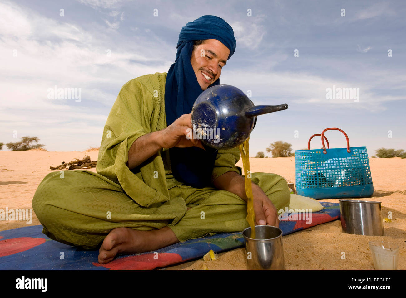 Touareg alla cerimonia del tè, Algeria, Sahara Foto Stock