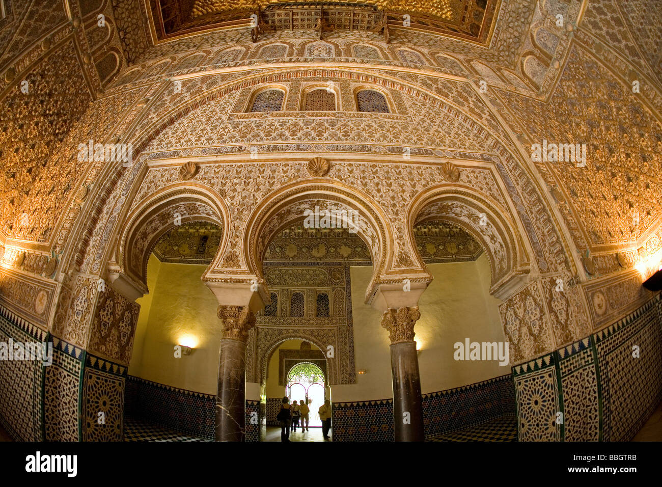 Hall di ambasciatori nel palazzo in stile Mudejar di Los Reales Alcazares Siviglia Andalusia Spagna Foto Stock