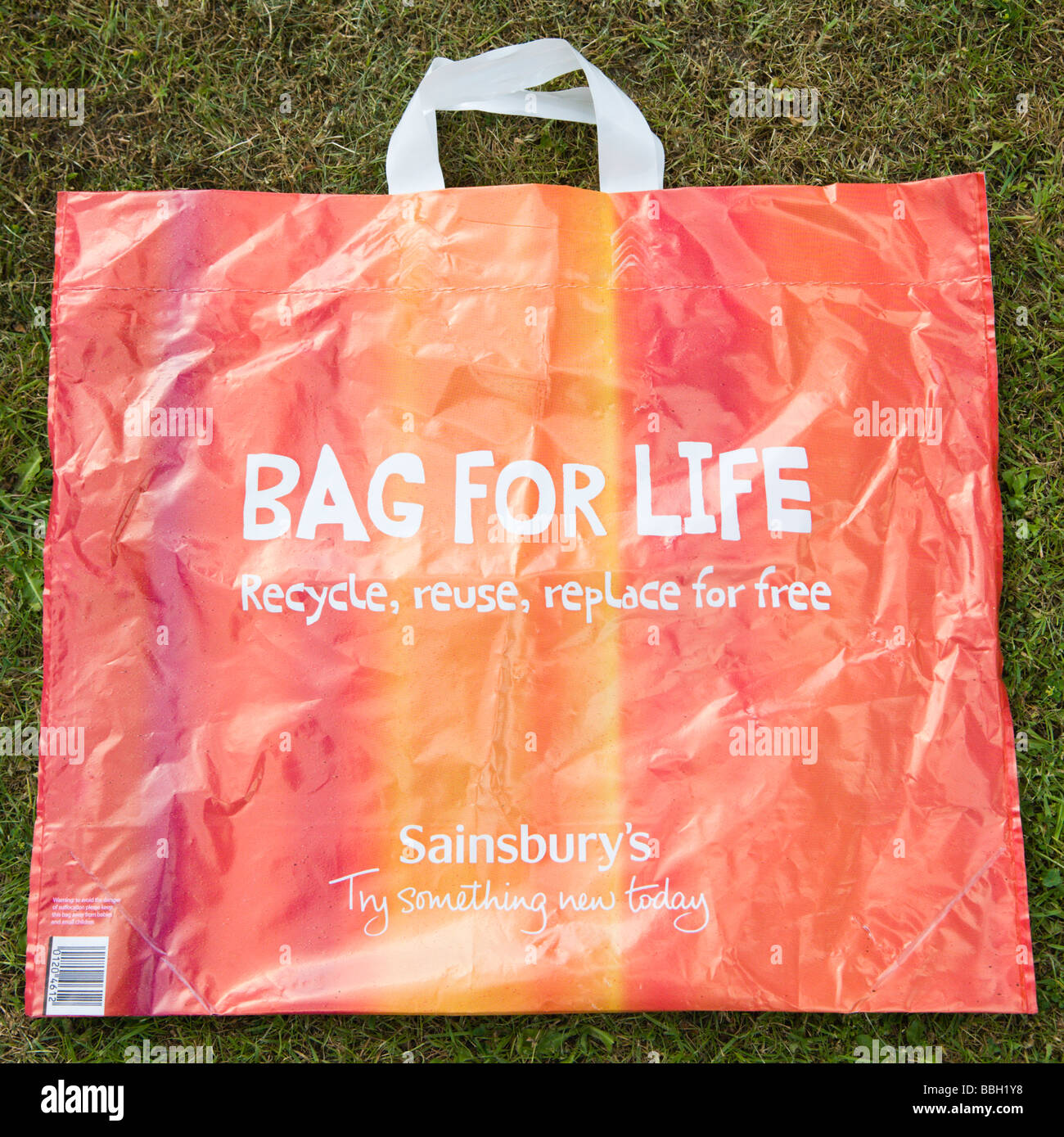 Un supermercato Sainsburys riciclato, eco friendly riutilizzabile borsa shopping per la vita. Regno Unito Foto Stock