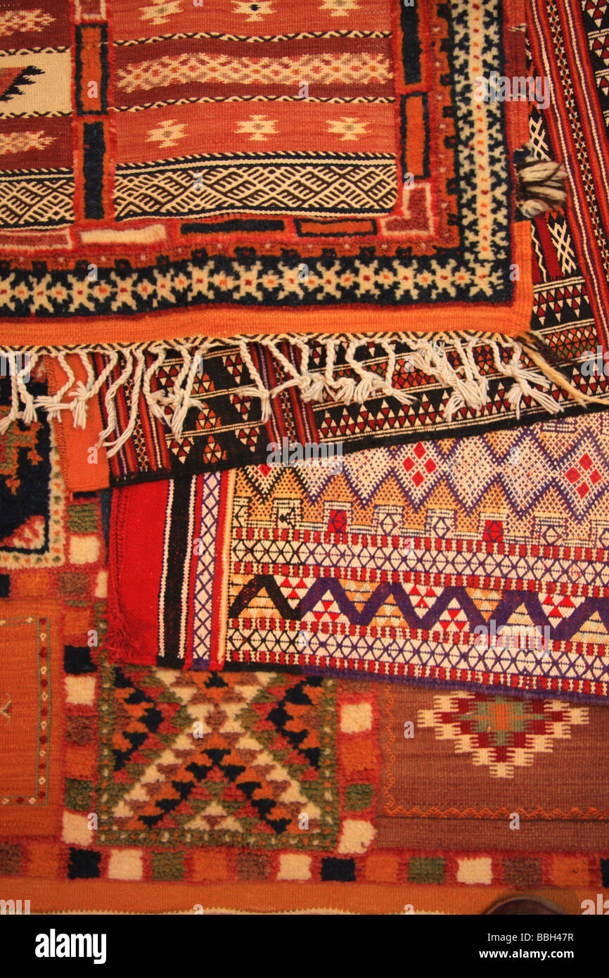 Collage di mano-annodato Berber tappeti e moquette in vendita in Rissani, Marocco Foto Stock