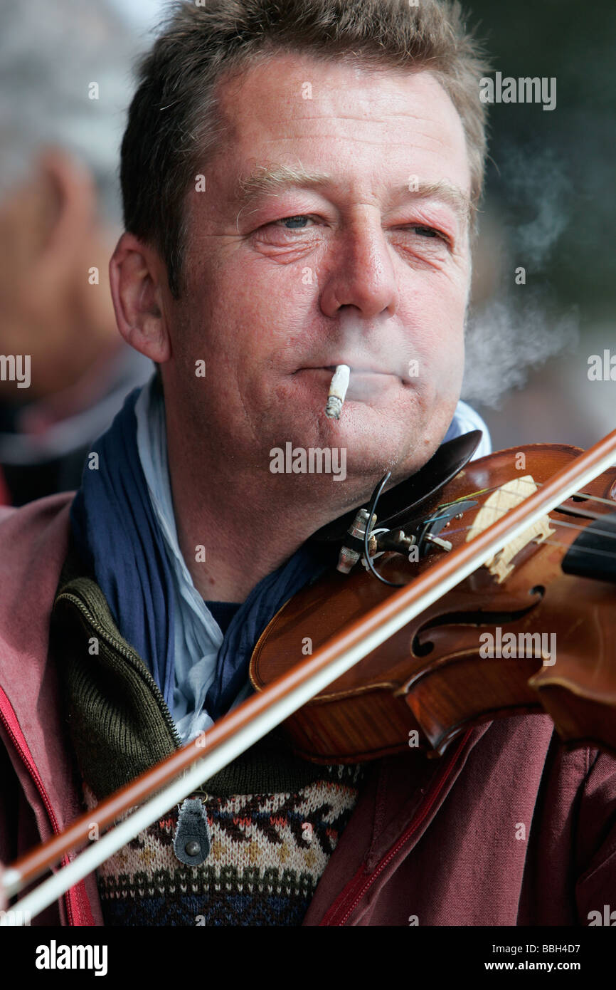 Il bretone la musica e la danza tradizionali, folk festival, Morbihan, Francia Foto Stock