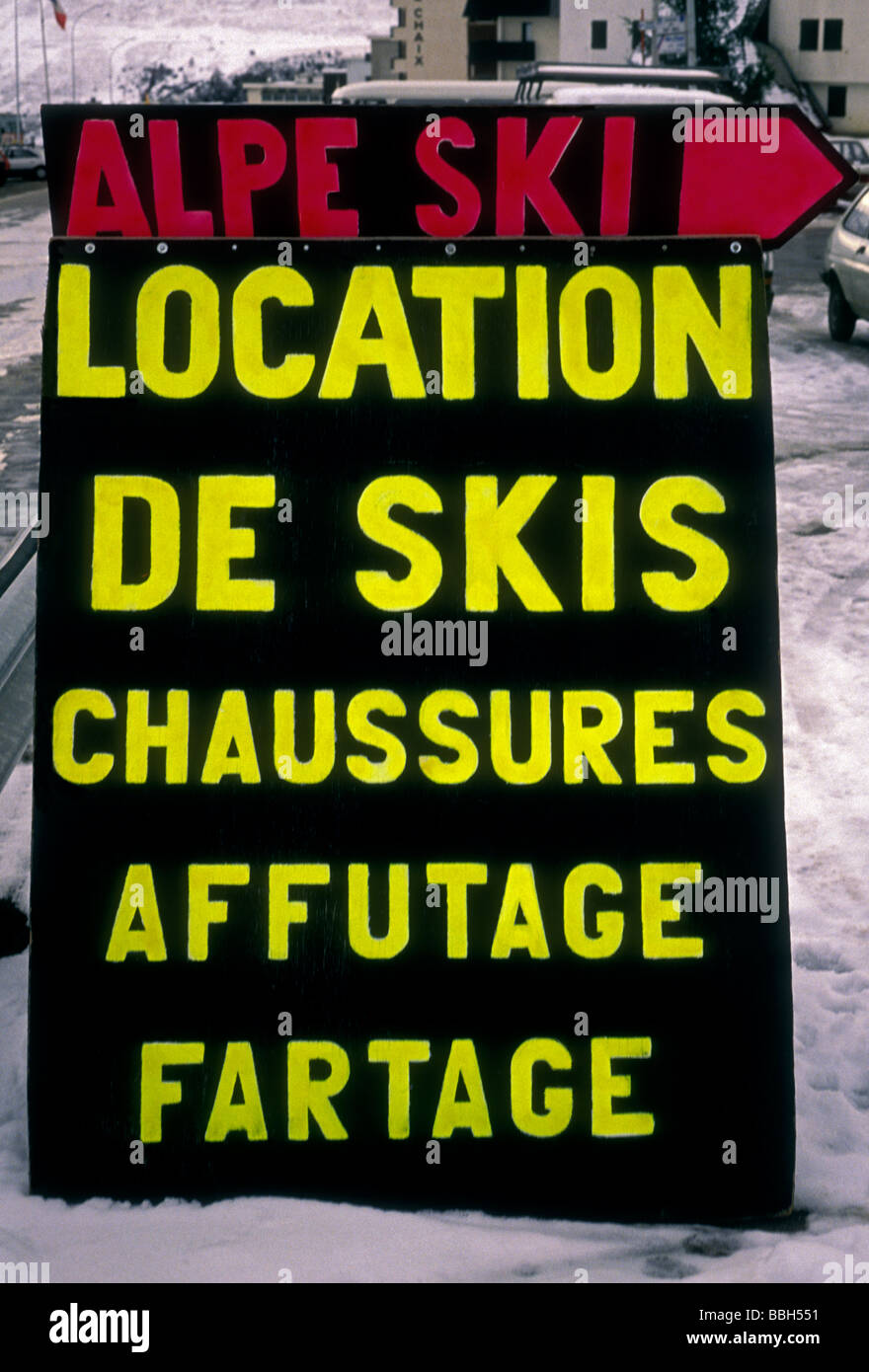 Scarponi da sci in affitto. La Francia Foto stock - Alamy