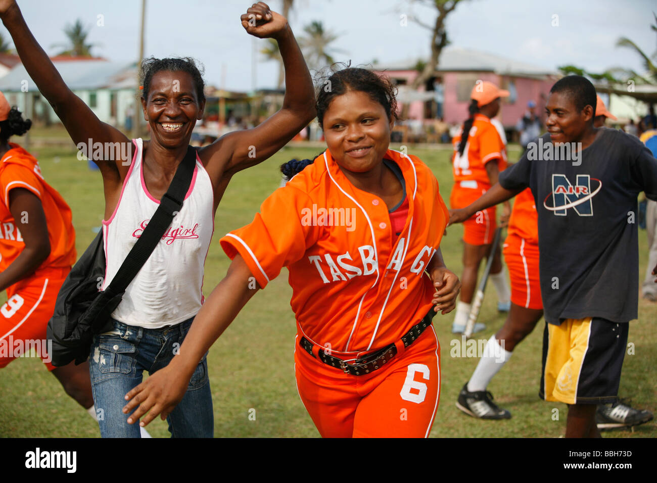 Tasbapauni, Nicaragua; donne tifo a softball corrispondono Foto Stock