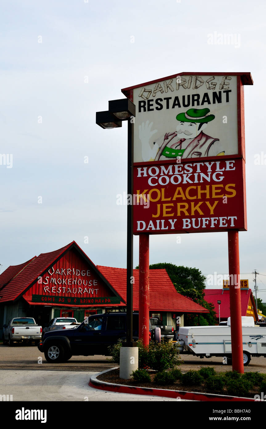 Una banchina restaurant sign in Texas Hill Country, STATI UNITI D'AMERICA. Foto Stock