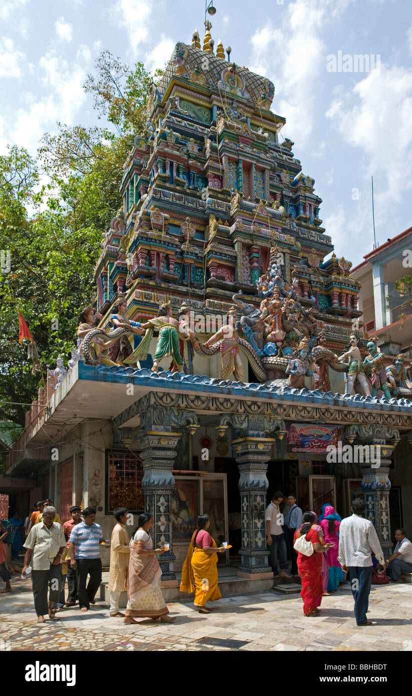 I devoti visitando Neelkanth Mahadev Temple. Vicino a Rishikesh. Uttarakhand. India Foto Stock