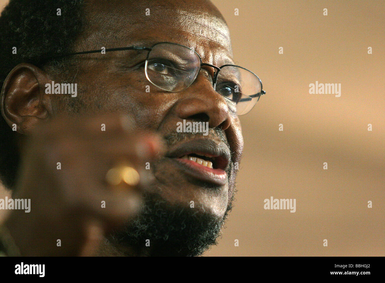 77 anni e membro fondatore della Inkatha Freedom Party leader IFP Dr Mangosuthu Buthelezi indirizzi di centinaia di delegati Foto Stock