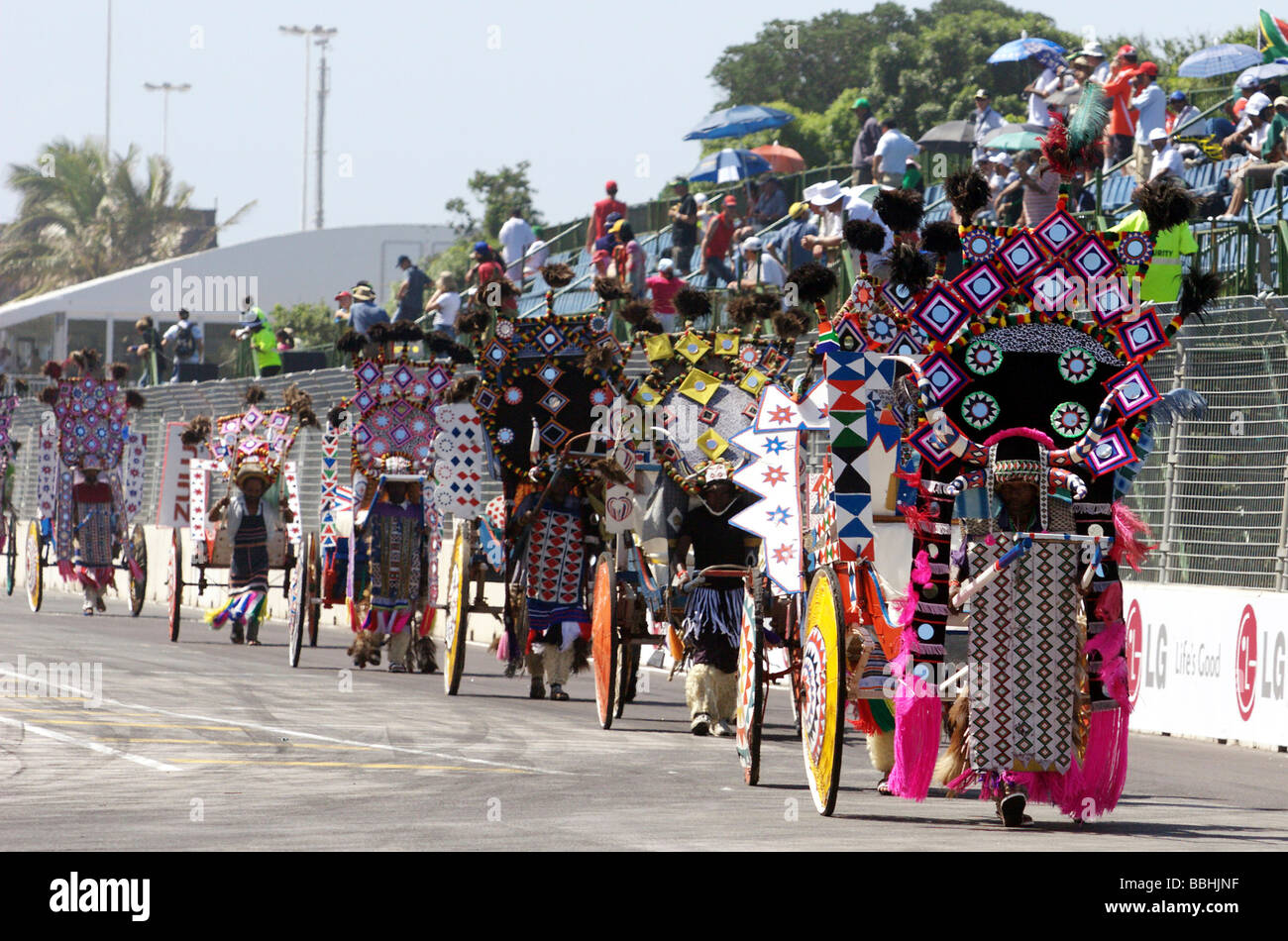 Durban rickshaw pulllers sfilata in apertura di un 1 Grand Prix gara per il 2007 Sud Africa GP il 25 febbraio 2007 in Foto Stock