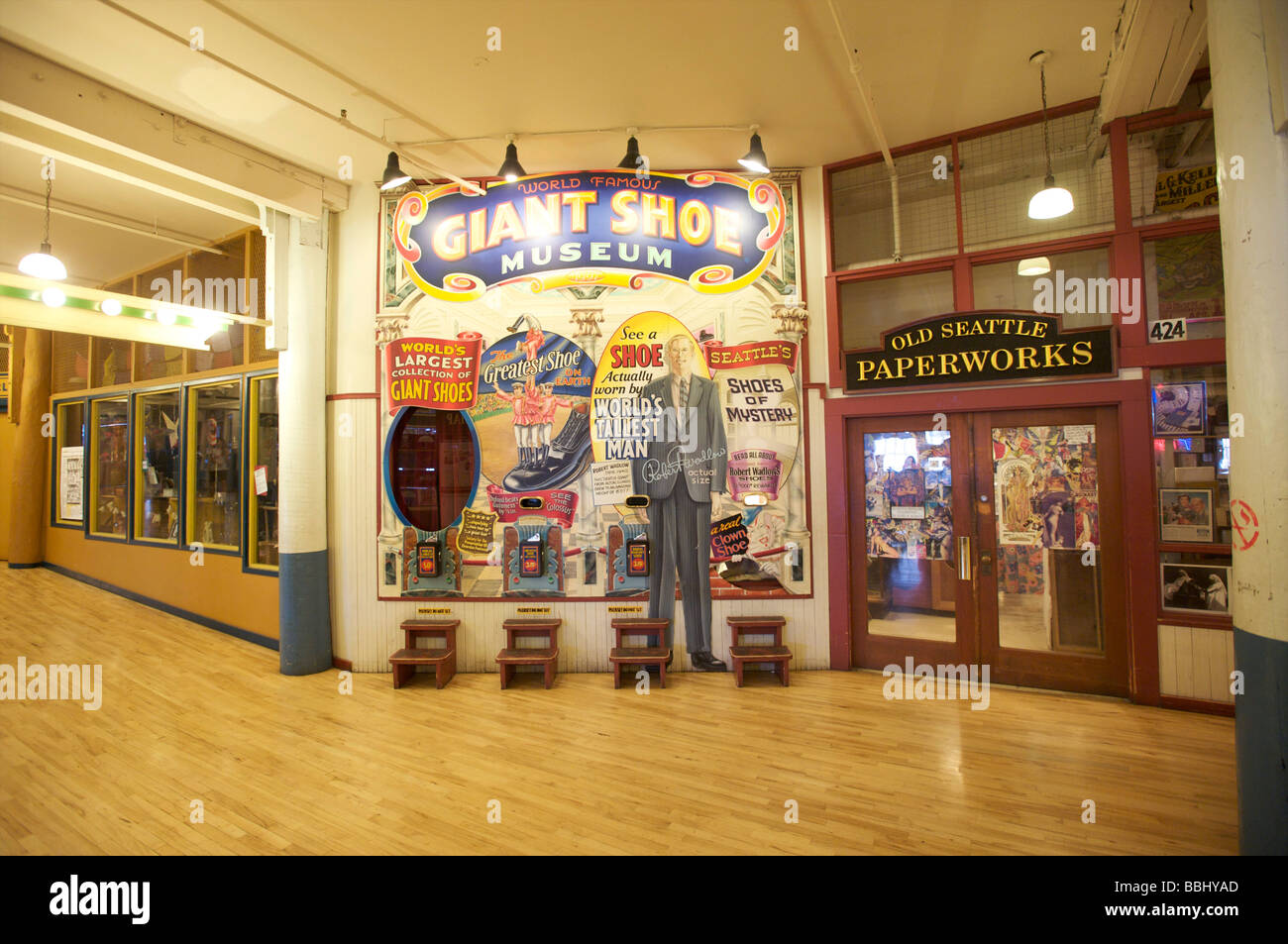 Livello inferiore negozi nel Mercato di Pike Place, Seattle, WA, Stati Uniti d'America Foto Stock