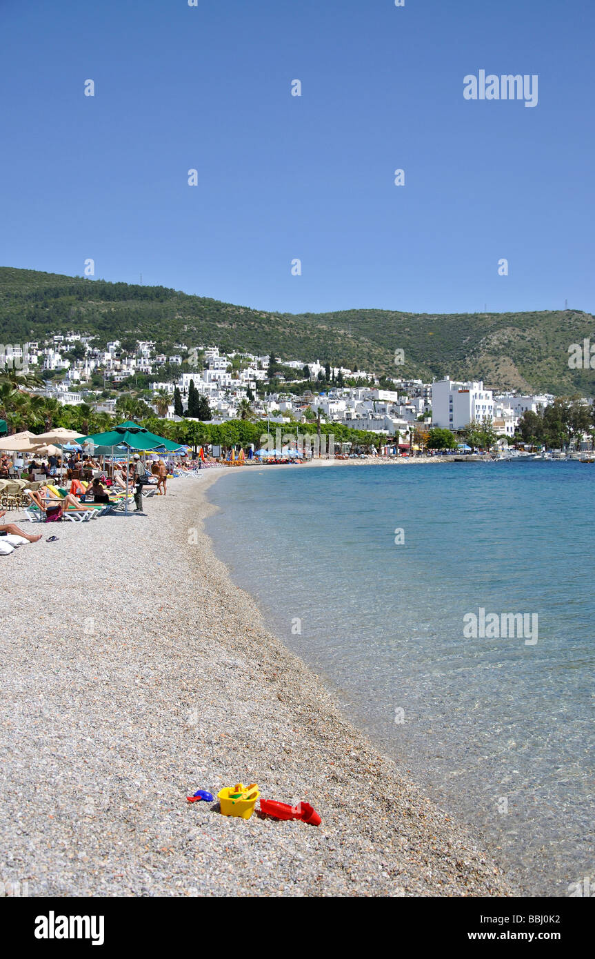 Vista sulla spiaggia, Bodrum, provincia di Mugla, Repubblica di Türkiye Foto Stock