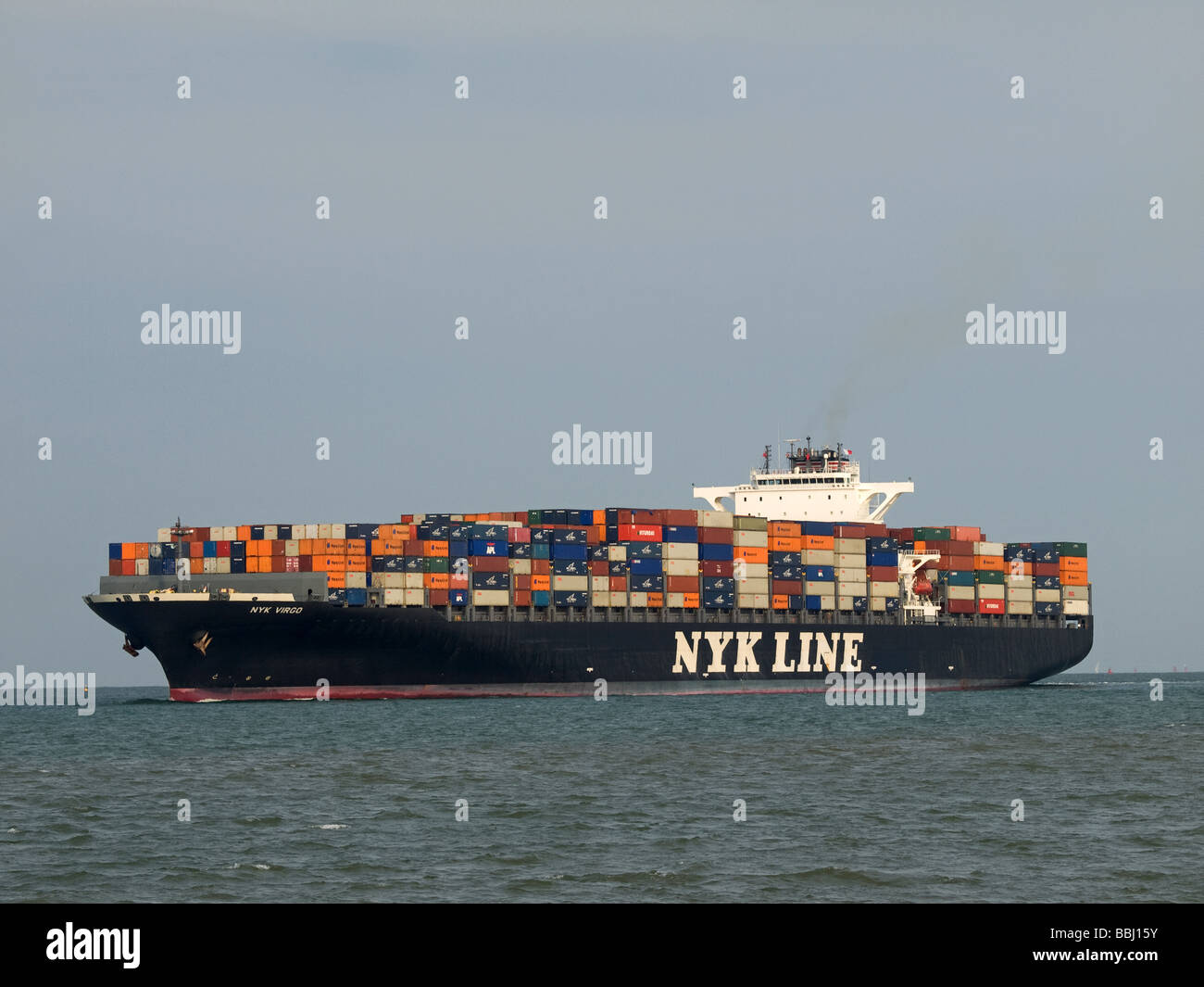 Contenitore nave NYK Virgo arrivando a Southampton Regno Unito Foto Stock