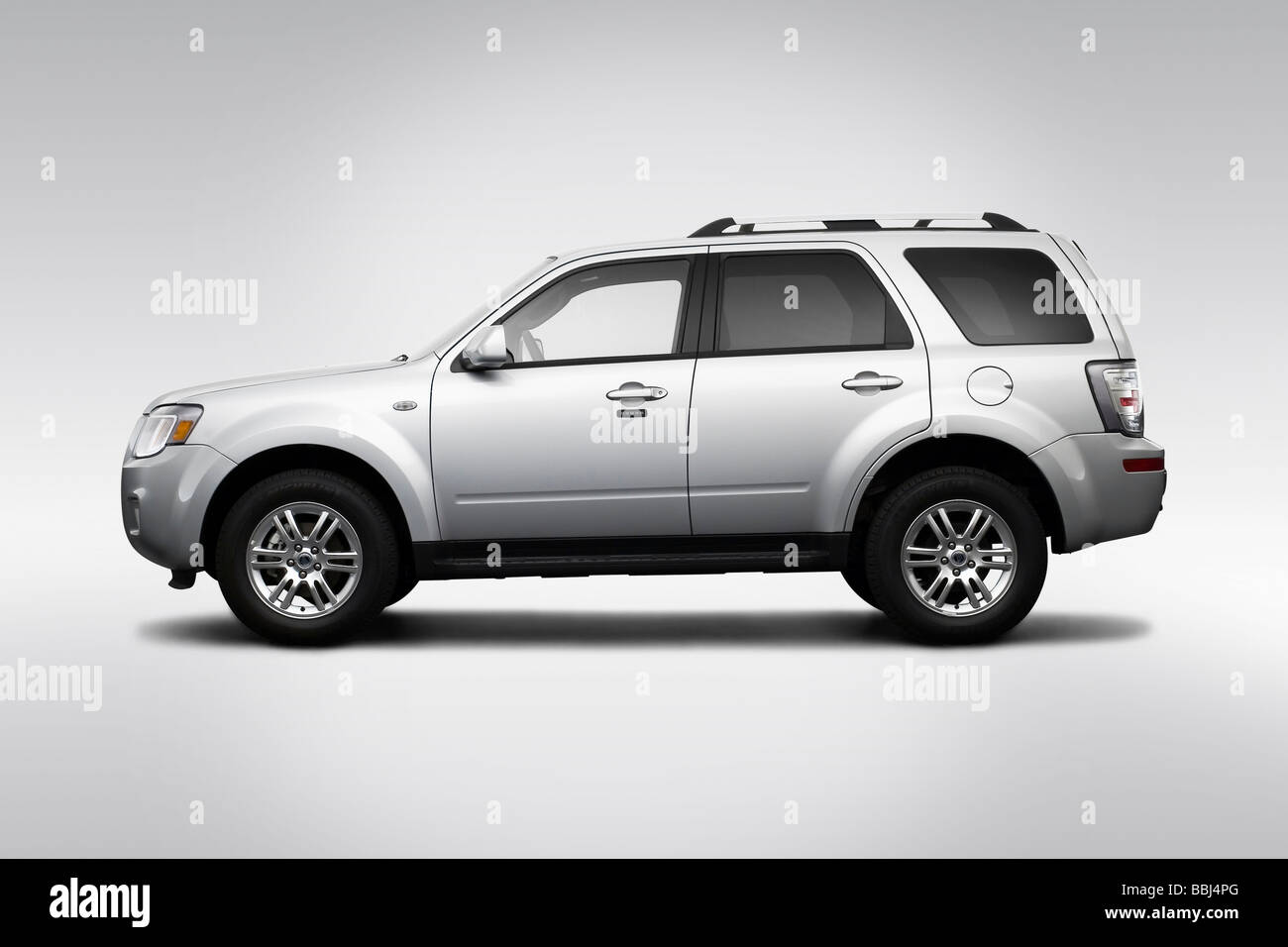 2009 Mercury Mariner in Premier - Driver Profilo laterale Foto Stock