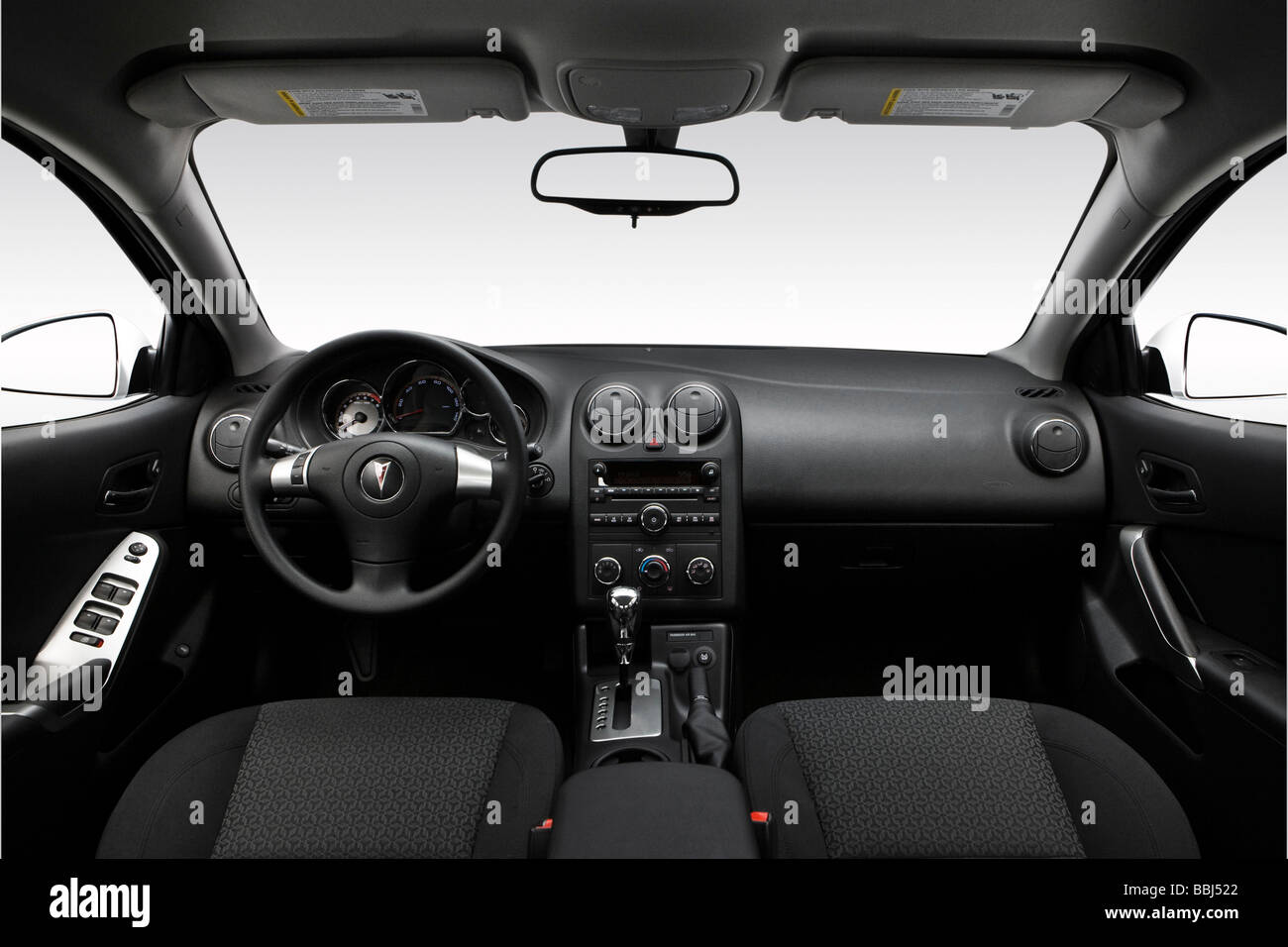 2009 Pontiac G6 in bianco - Cruscotto, consolle cambio di marcia visualizzare Foto Stock