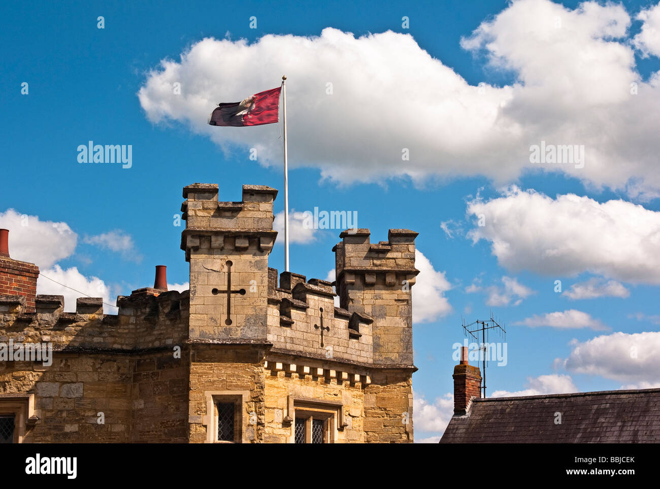 Le torrette e battenti bandiera sopra il museo di Buckingham edificio ex carcere Foto Stock