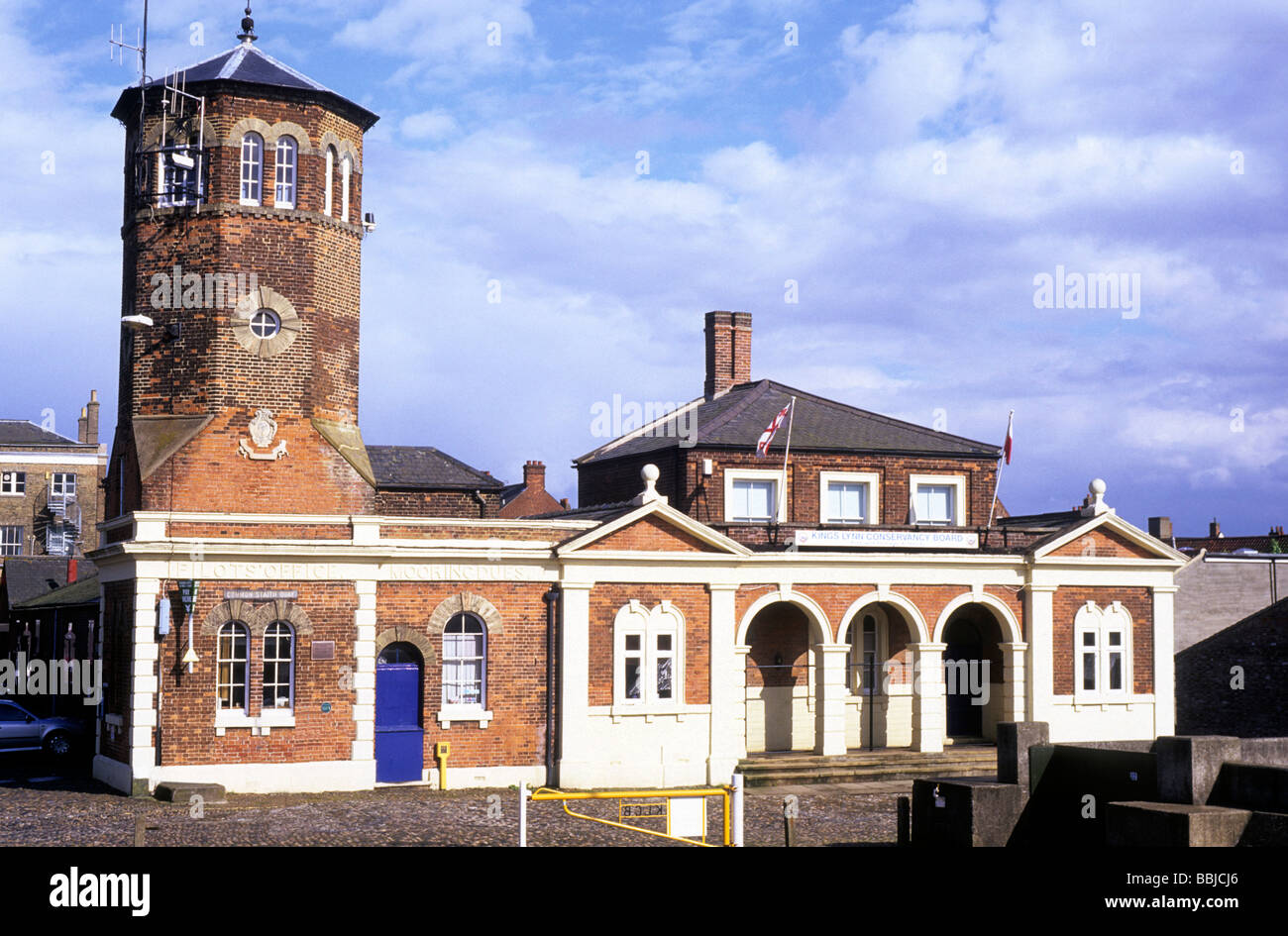 Kings Lynn Ufficio pilota e Torre Staithe comune Quay Ferry Norfolk Street East Anglia England Regno Unito Foto Stock