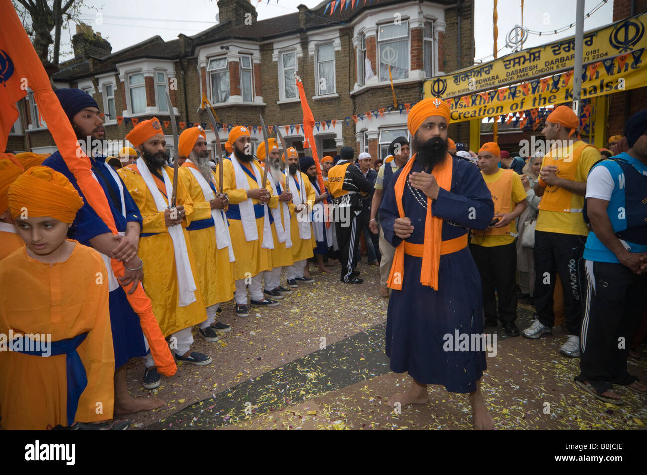 Esterno il Gurdwara all'inizio della processione Vaisakhi in Manor Park, Londra. Foto Stock