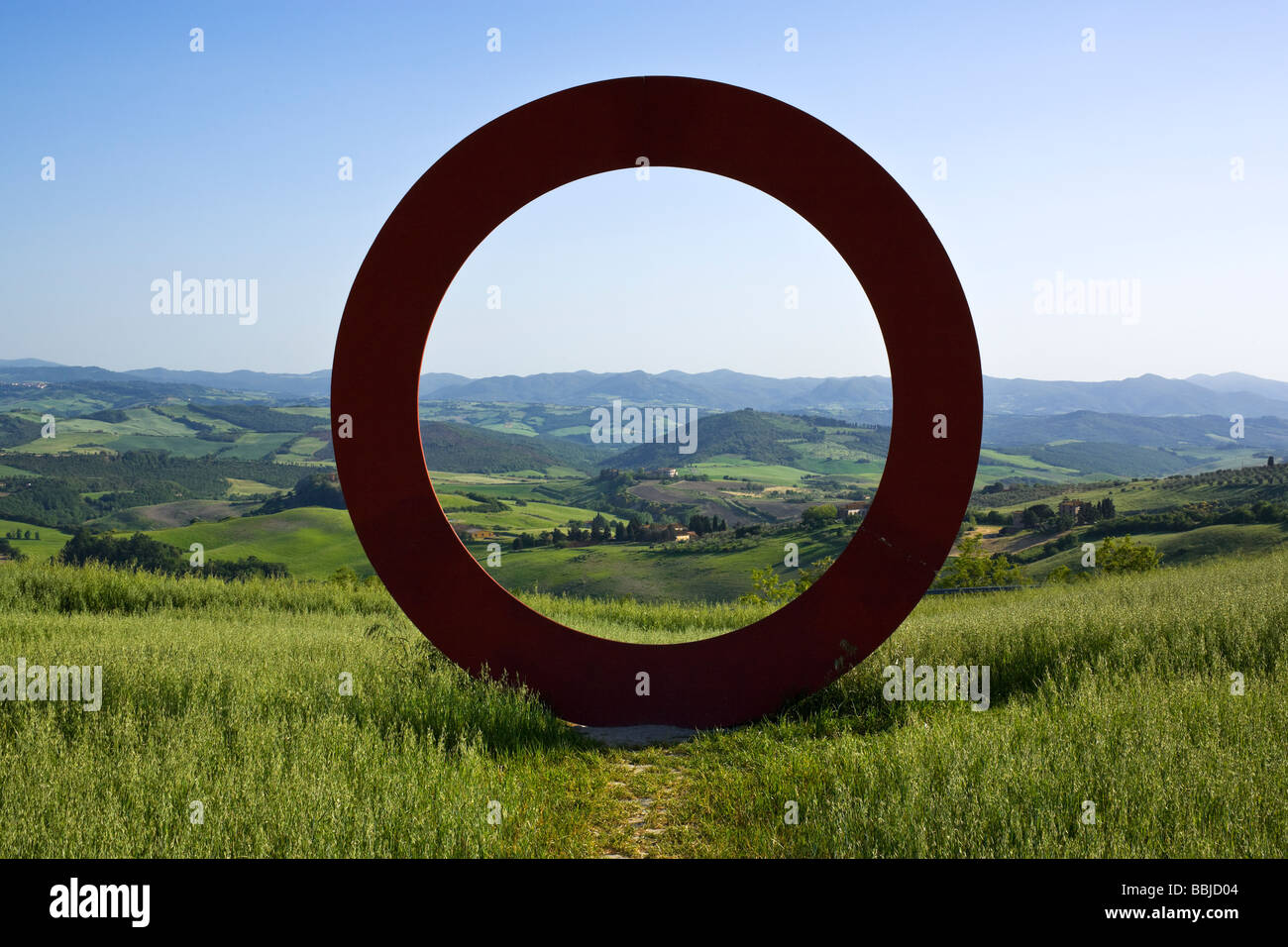 L'anello, la scultura di Mauro Staccioli, Volterra, Toscana, Italia Foto Stock