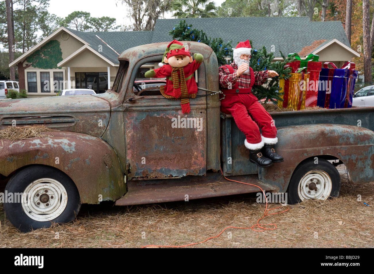 Vecchio carrello sul display caricato con Natale roba Lake City Florida Foto Stock