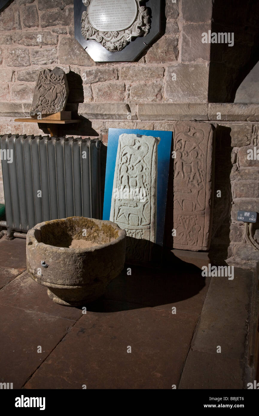 Dacre Regno Unito Inghilterra GB Chiesa di St Andrew frammento di Viking Nordic cross Foto Stock