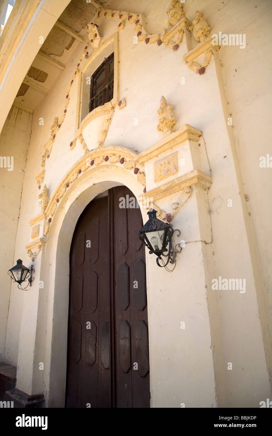 Porta esterna e ingresso a Nuestra Señora del Carmen de Seclantas chiesa, Seclantas, Argentina Foto Stock