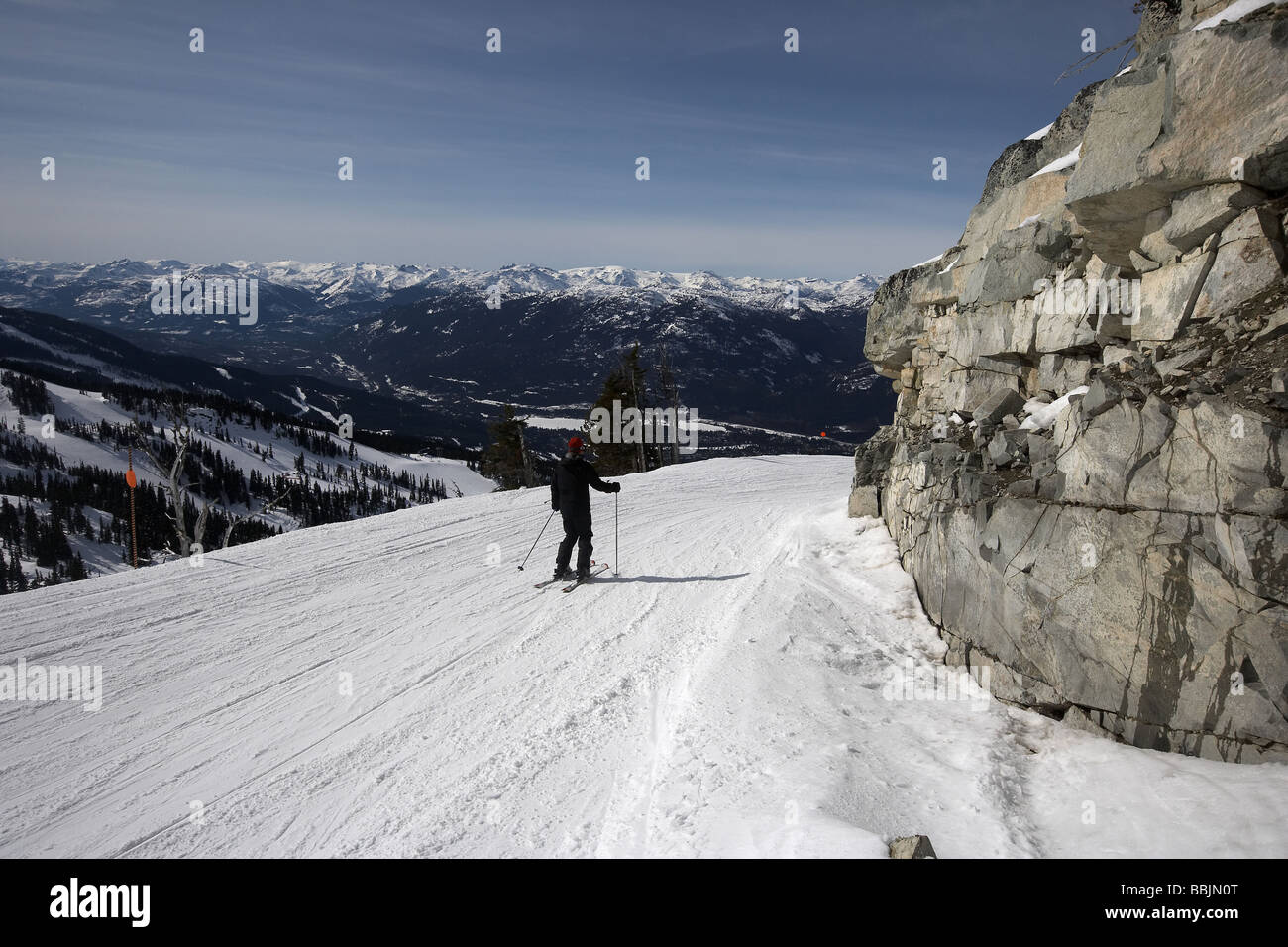 Uno sciatore sulle pendici del Monte Blackcomb Whistler della Columbia britannica in Canada Foto Stock