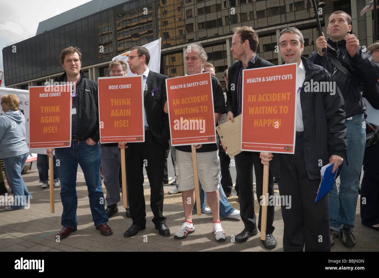 I lavoratori di ufficio HSE protestare contro i tagli di posti di lavoro che minacciano la sicurezza, Londra marzo & Rally, lavoratori Memorial Day, aprile 28 Foto Stock