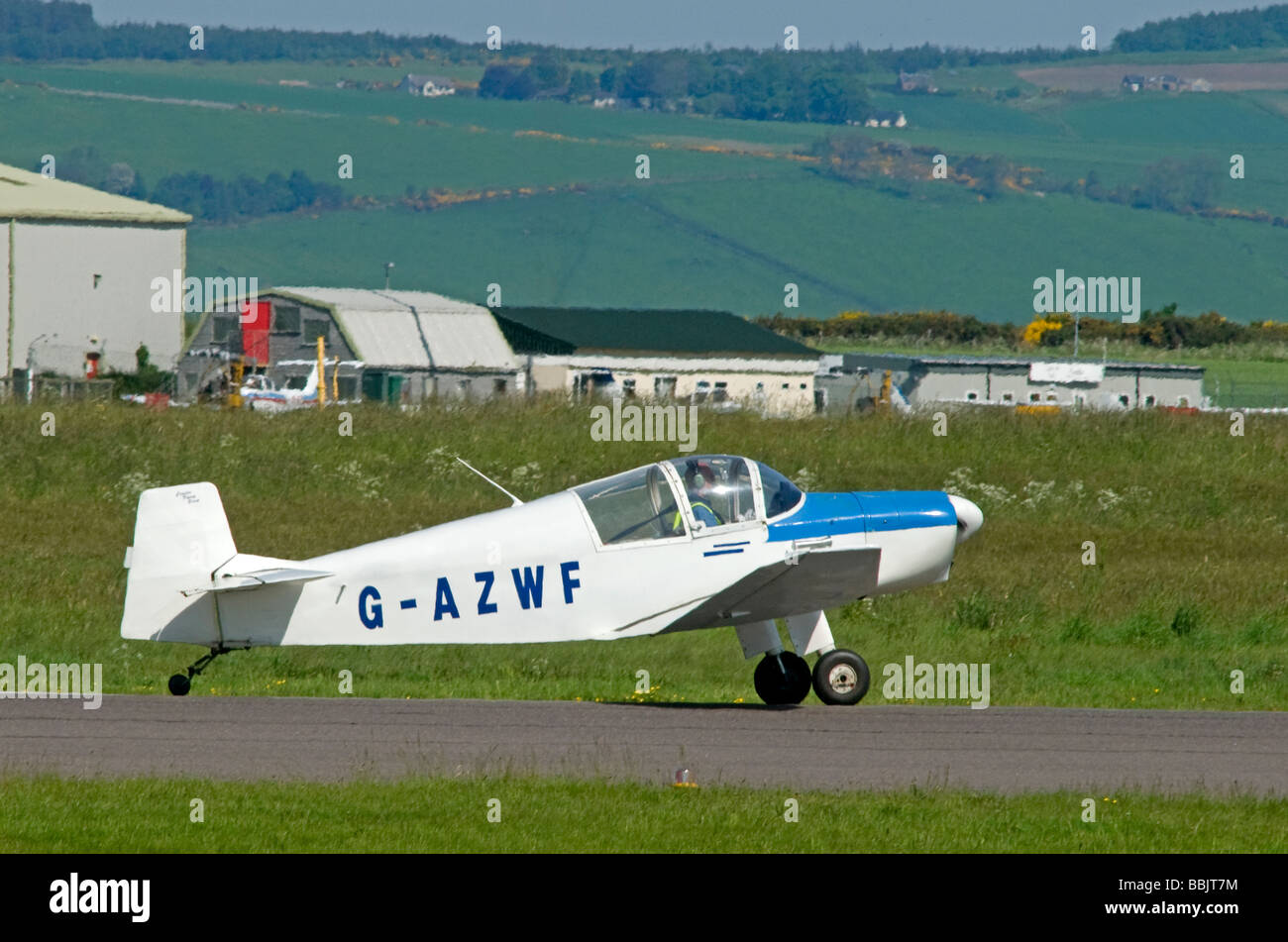 Un San Uno "Jodel" DR1050 del Cawdor Gruppo di volo con partenza dall'aeroporto di Inverness SCO 2477 Foto Stock