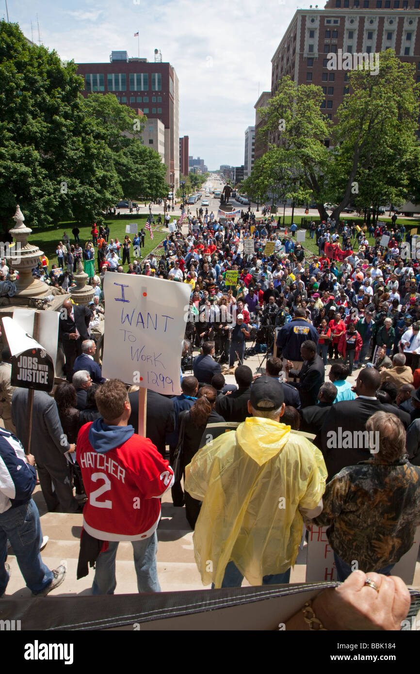 I lavori al Rally di Michigan State Capitol Foto Stock