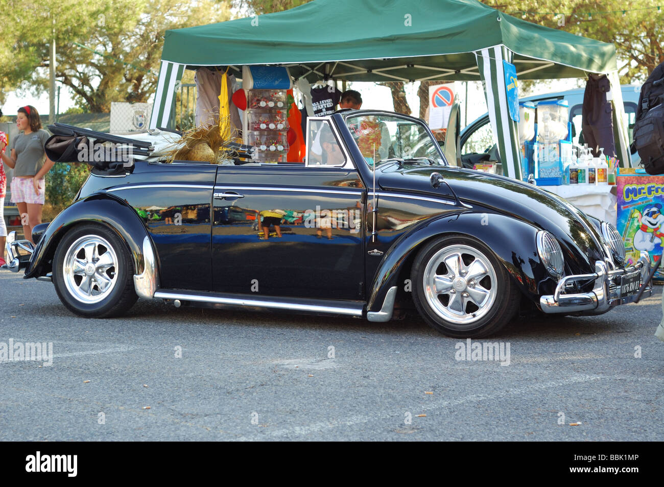 Black classic Maggiolino Cabrio Foto Stock