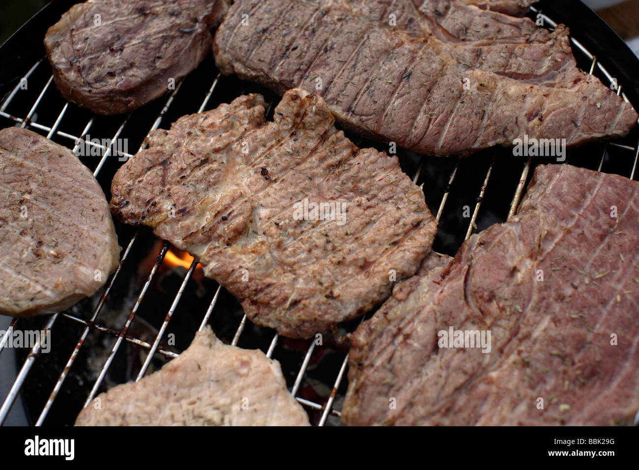 Base di carne alla griglia barbecue grill Foto Stock