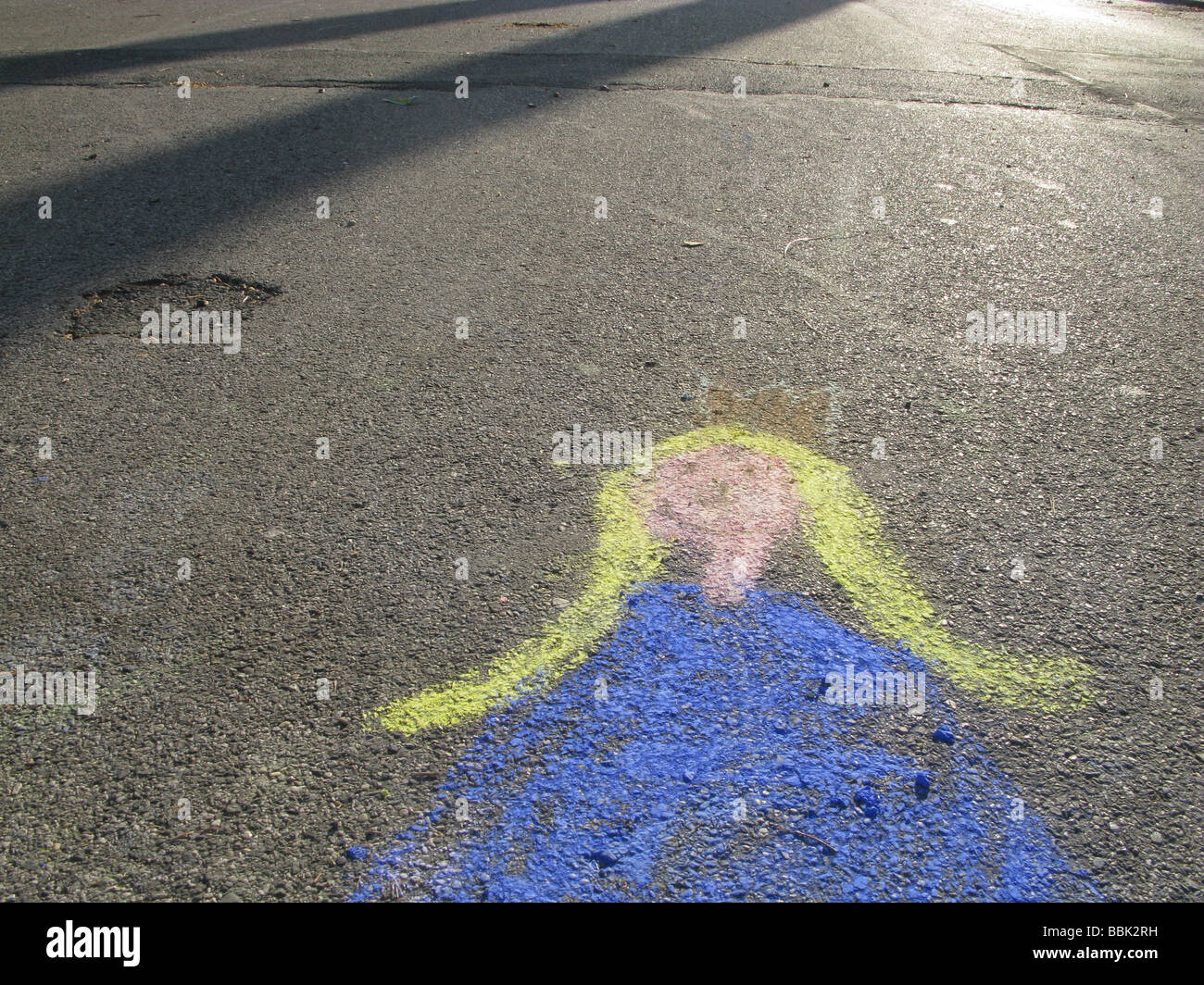 Bambino il disegno di una principessa sulla strada di Roma Foto Stock