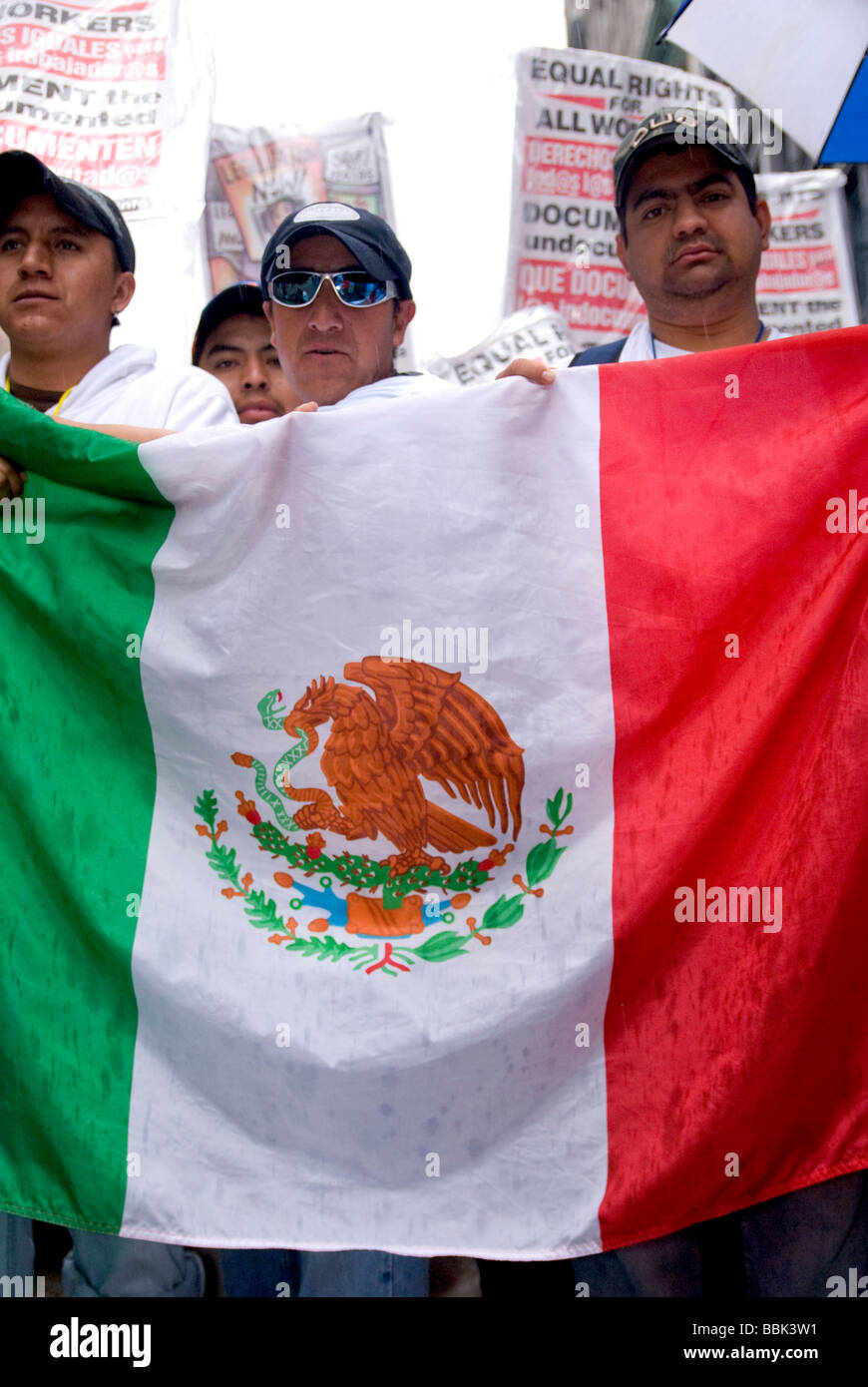 Gli immigrati marzo per Amnesty, pari diritti, legalizzazione, uguaglianza razziale, la libertà di parola, fair labor - New York City Foto Stock