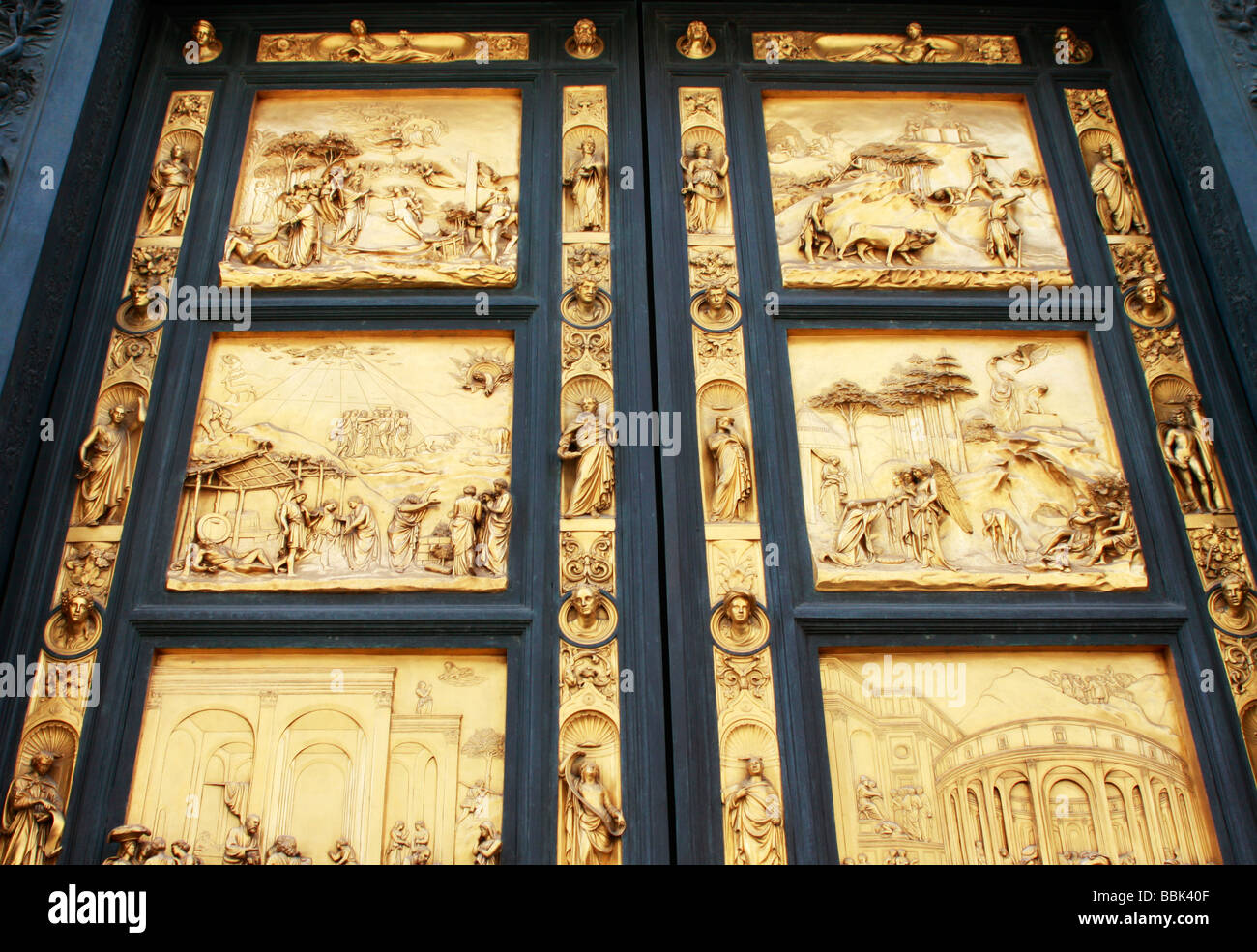 Ghiberti di porte del Paradiso o a est le porte del Battistero di Firenze con la sua grande cattedrale,Il Duomo,sono a Firenze Città punto di riferimento Foto Stock