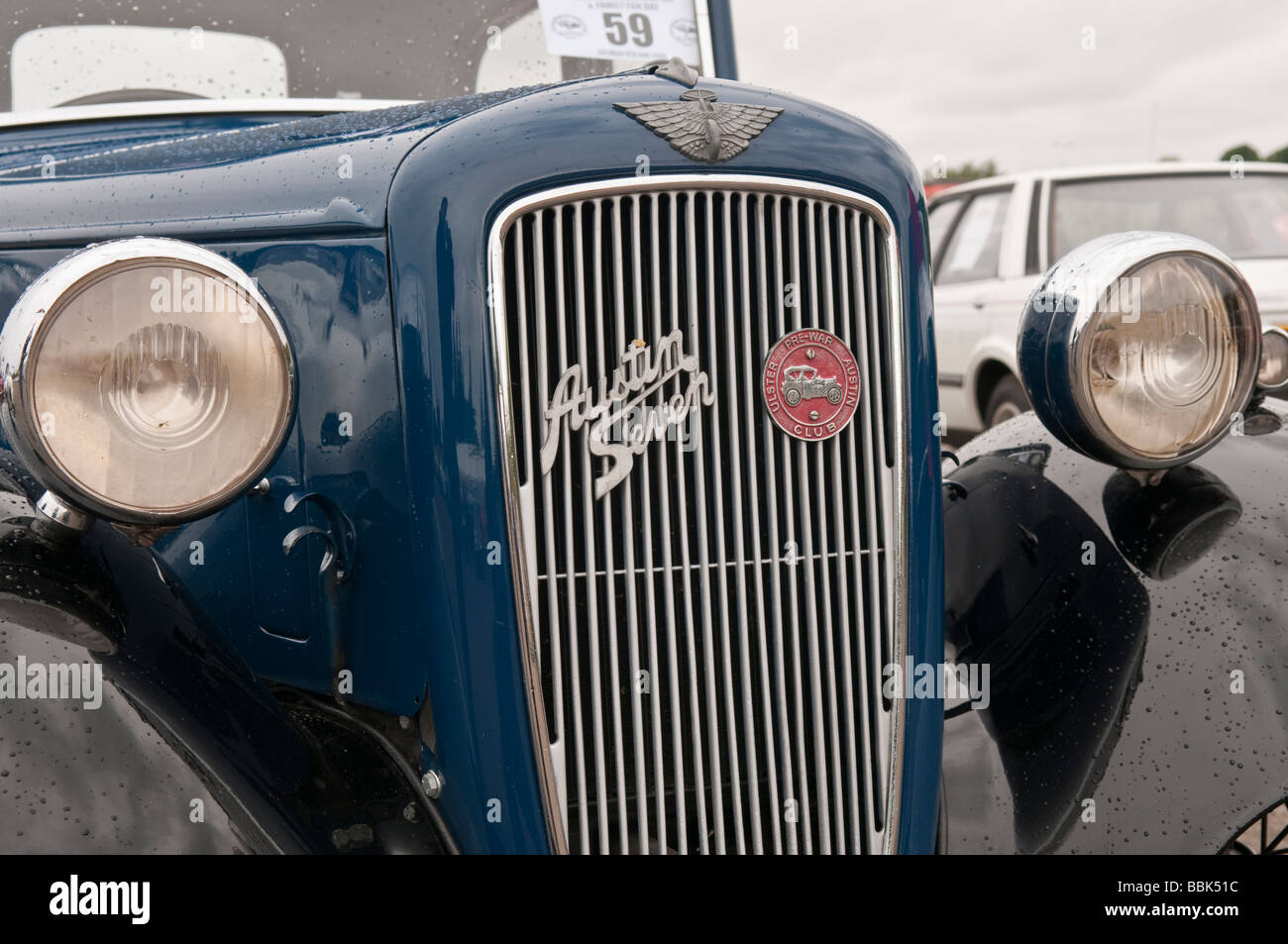 Griglia anteriore di una Austin sette "nuova" Rubino, fabbricati tra il 1922 e il 1939, coperto con pioggia leggera Foto Stock
