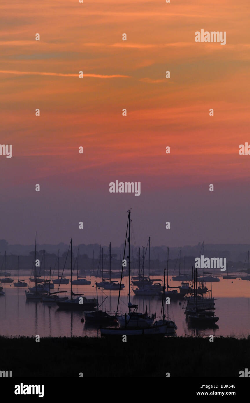 River Alde dopo il tramonto Aldeburgh Suffolk Foto Stock