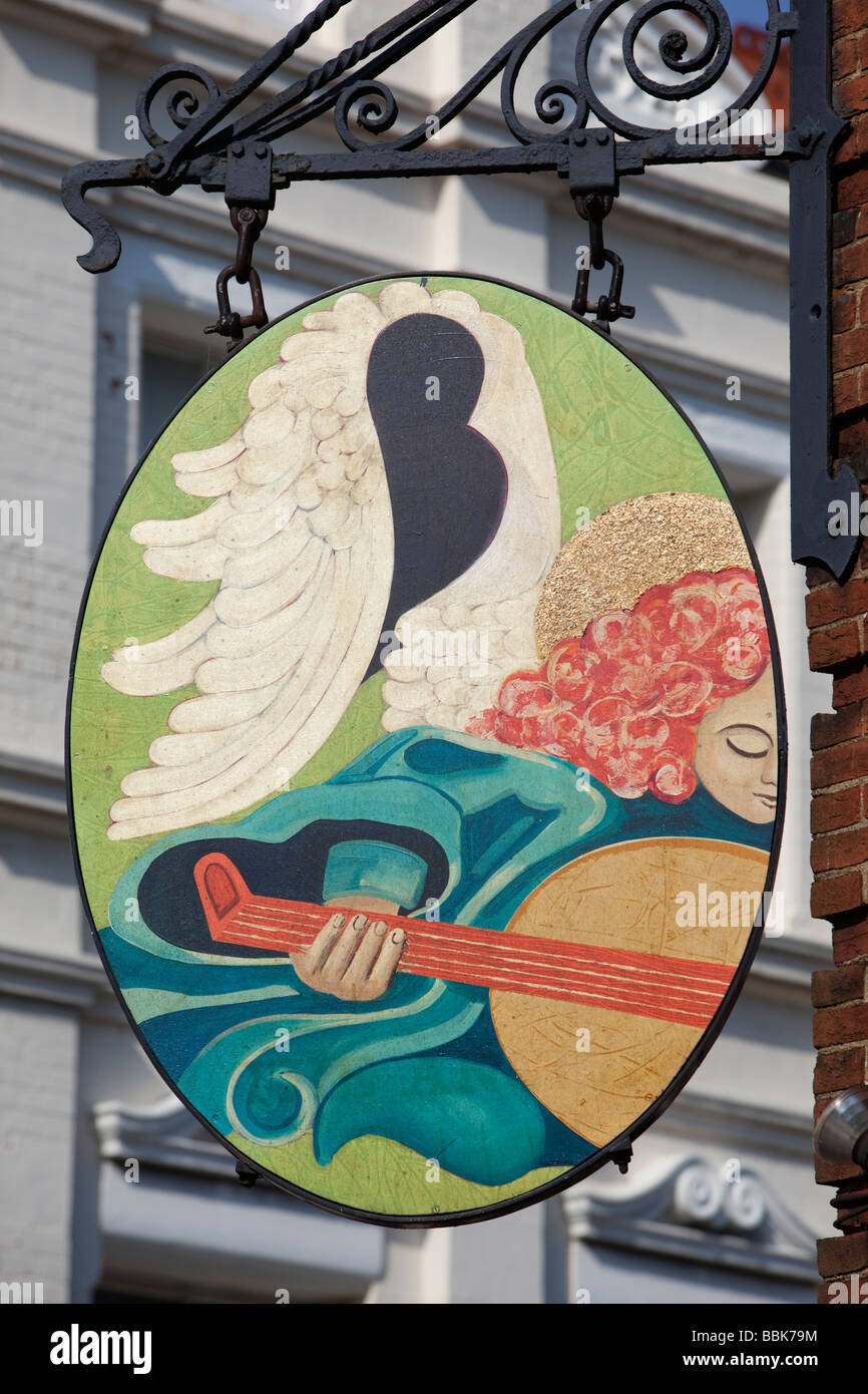 Angelo su un Pub segno all'Angel Inn Pub di Highgate Village, Londra Foto Stock