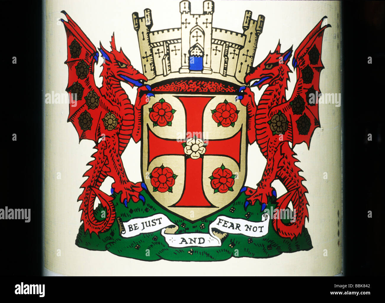 Carlisle stemma comunale St Cuthbert grifone alato grifoni red rose Cumbria Inghilterra Inglese Regno Unito città Foto Stock