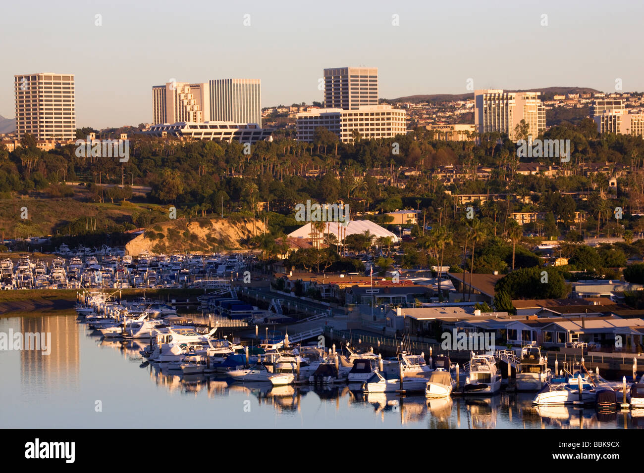 Fashion Island e il Back Bay Newport Beach Orange County in California Foto Stock
