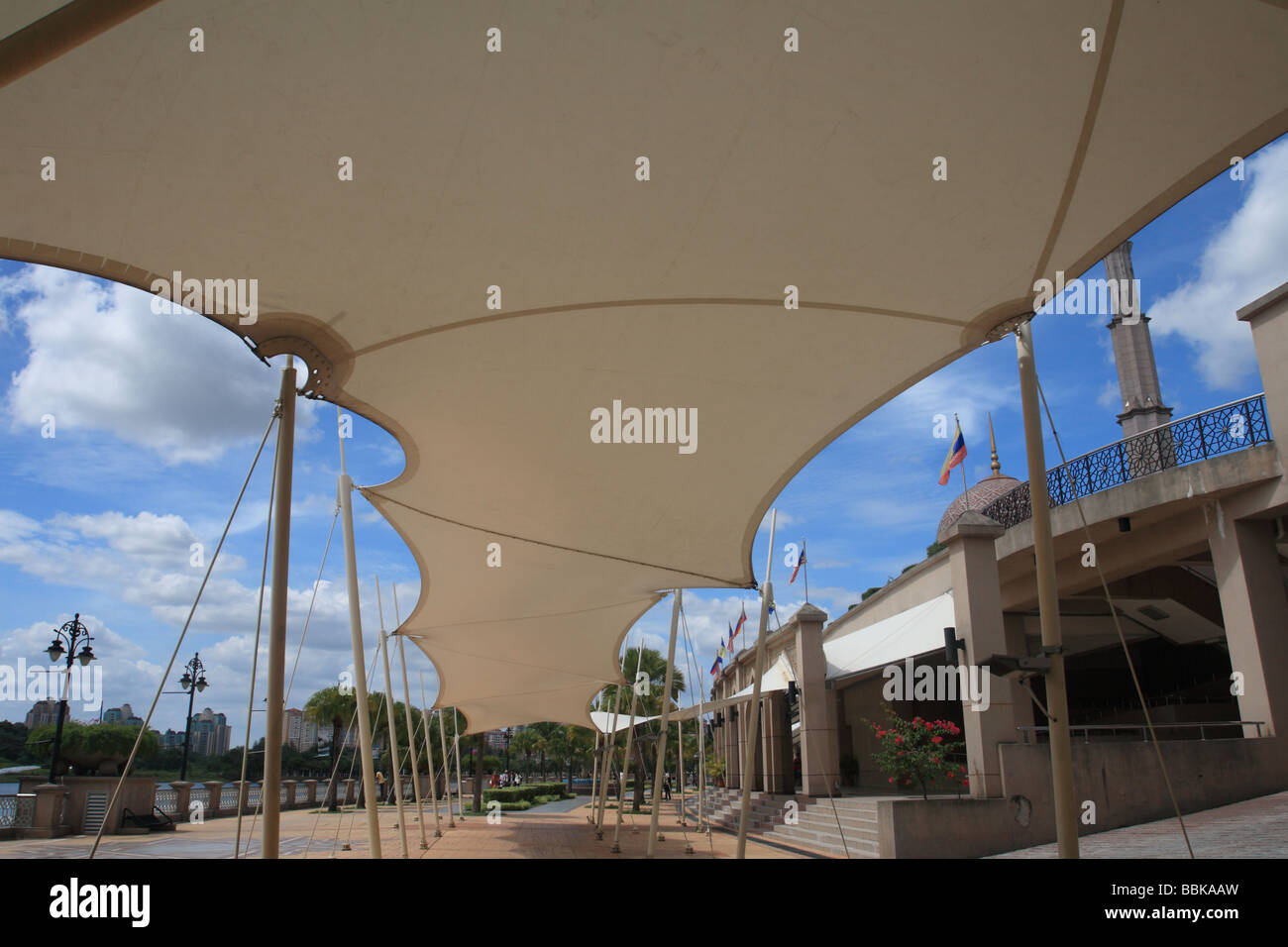 Putrajaya Malaysia mette in mostra la più bella architettura che si fondono con un ambiente naturale Foto Stock