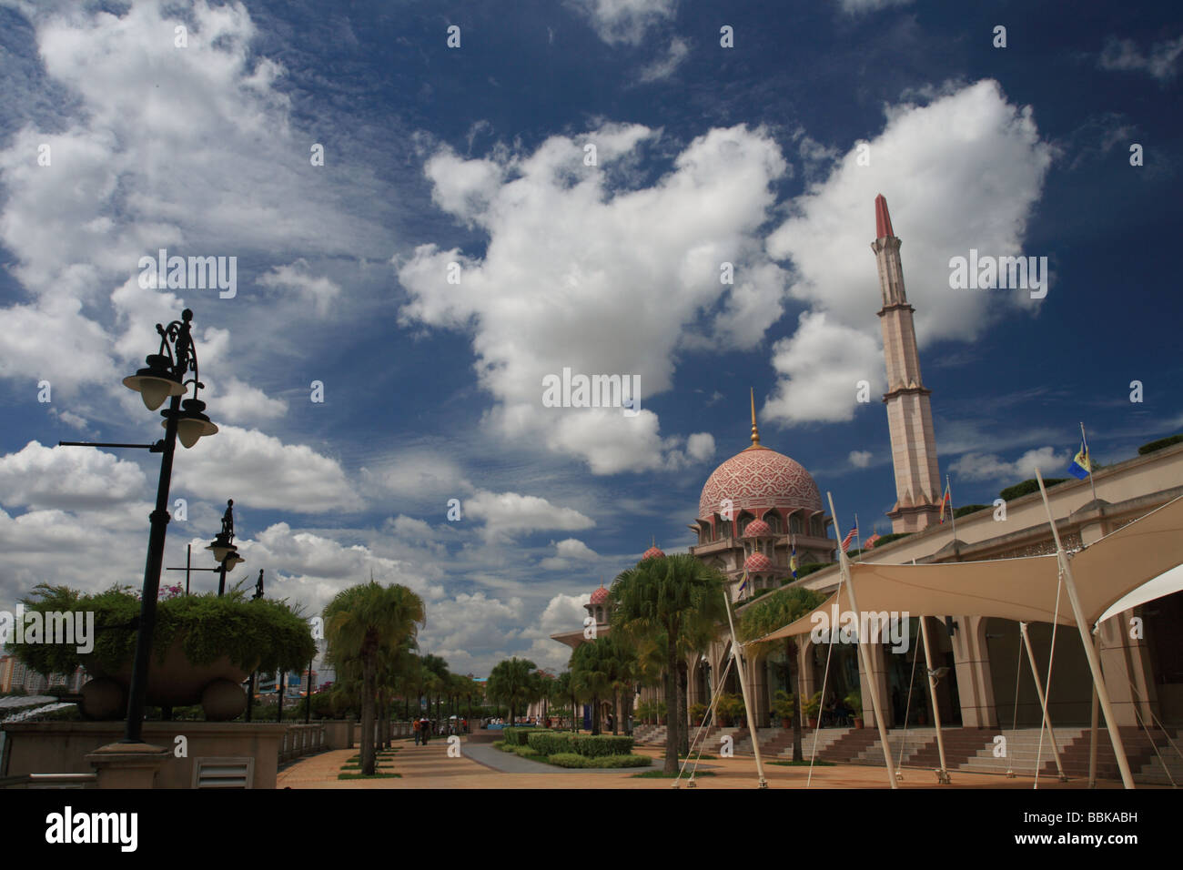 Putrajaya Malaysia mette in mostra la più bella architettura che si fondono con un ambiente naturale Foto Stock