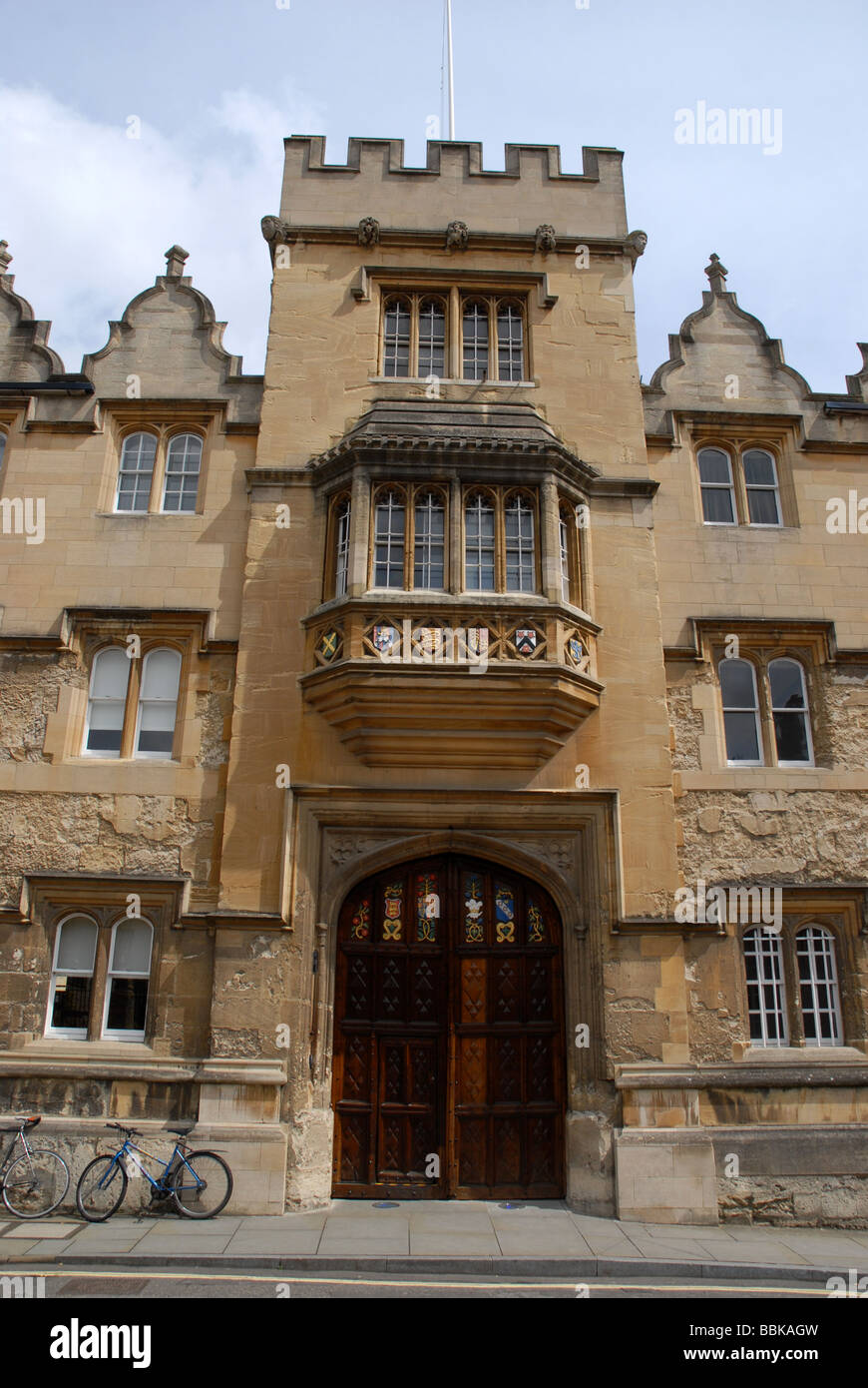 Facciata e ingresso principale di Oriel College, Università di Oxford, Oxford, Oxofordshire, Inghilterra Foto Stock