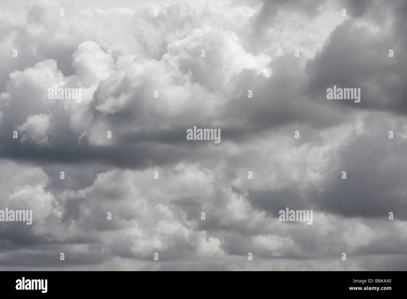 Nuvole scure Foto Stock