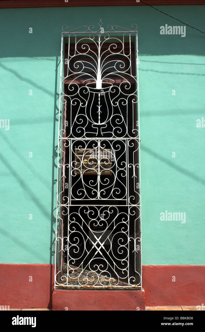 Facciata verde della casa coloniale in Trinidad, Cuba Foto Stock